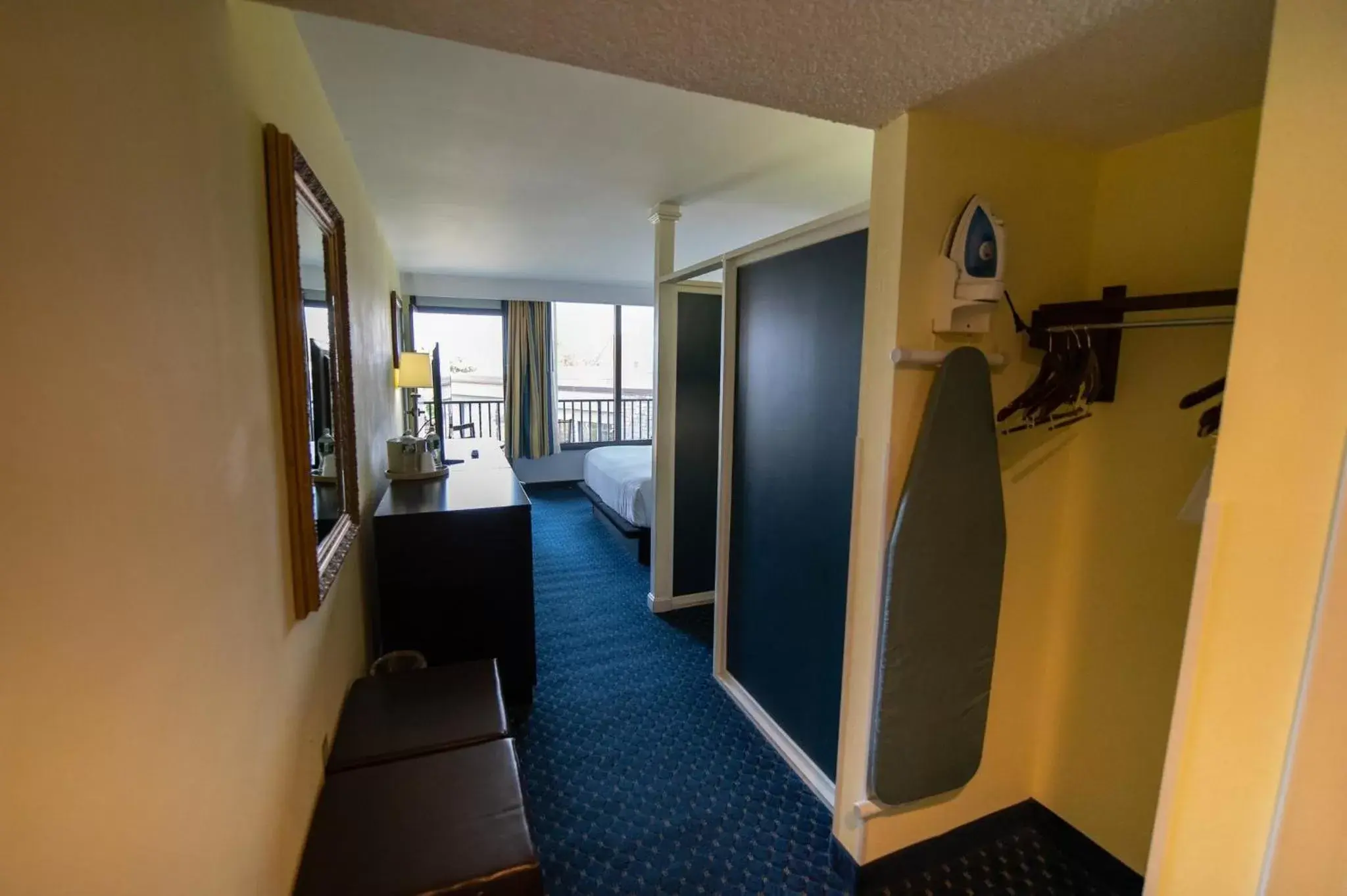 Bedroom in Holiday Inn Bar Harbor Regency Hotel, an IHG Hotel