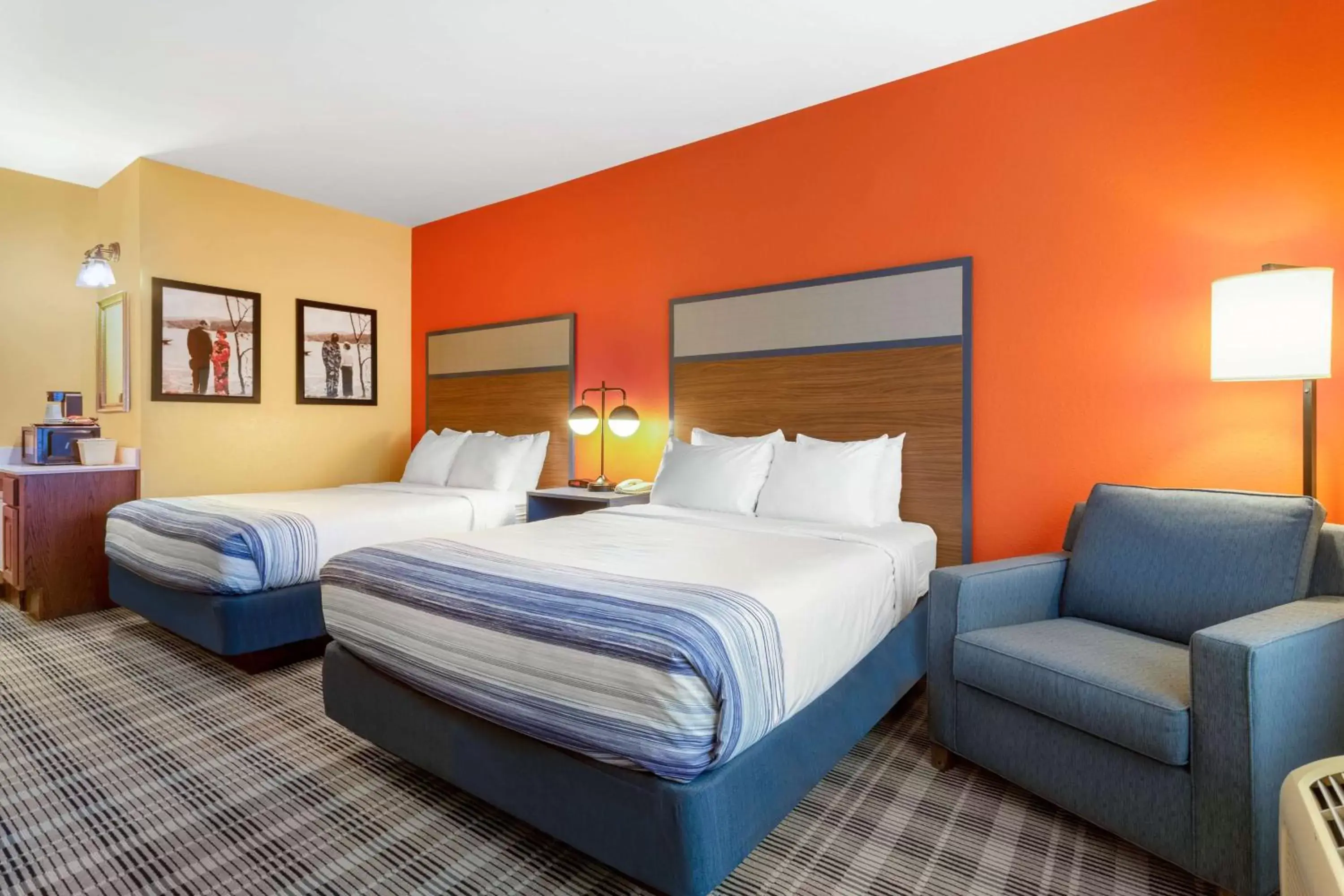 Photo of the whole room, Bed in AmericInn by Wyndham Fulton Clinton