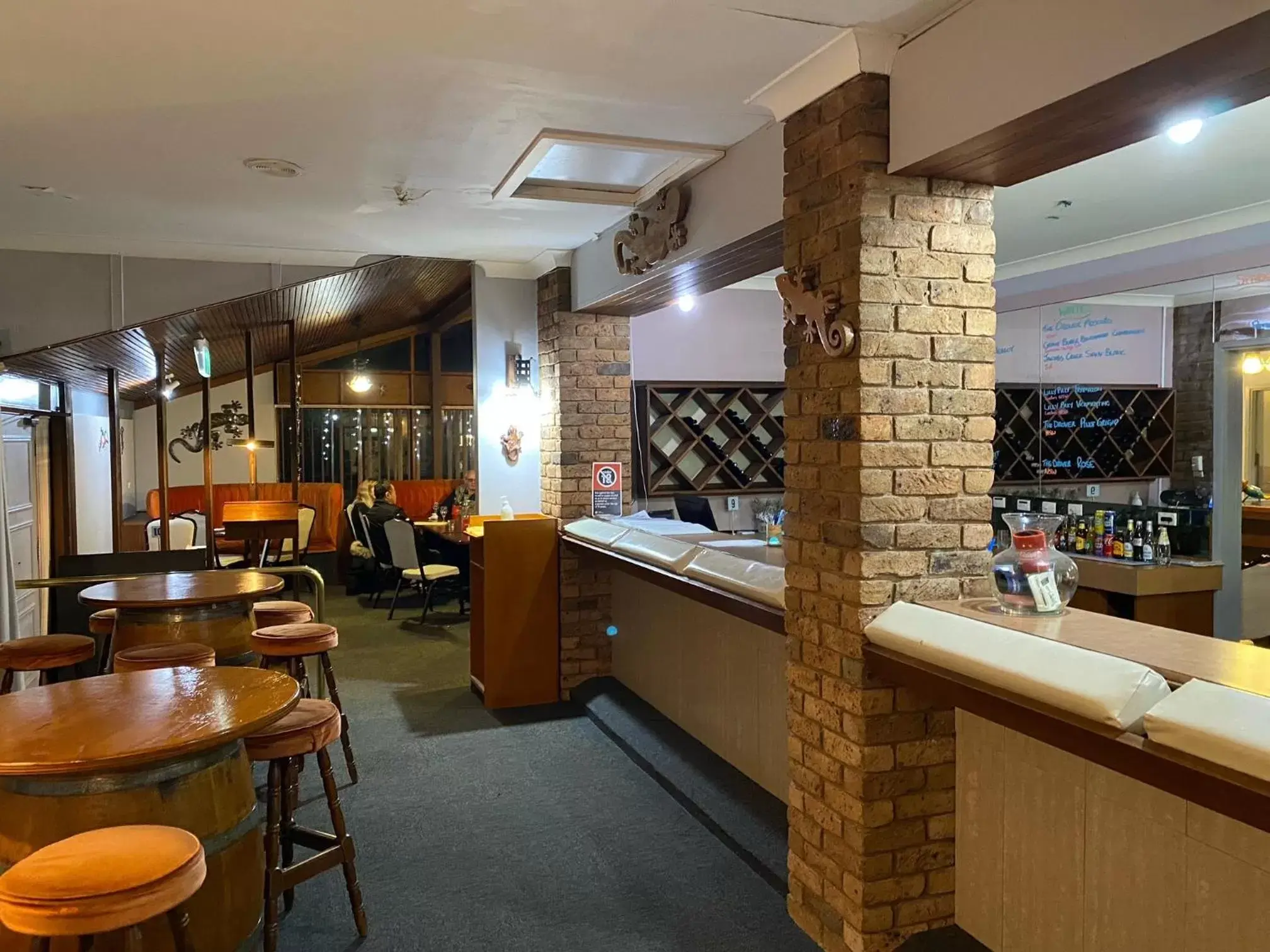 Restaurant/places to eat, Lounge/Bar in Gateway Motor Inn