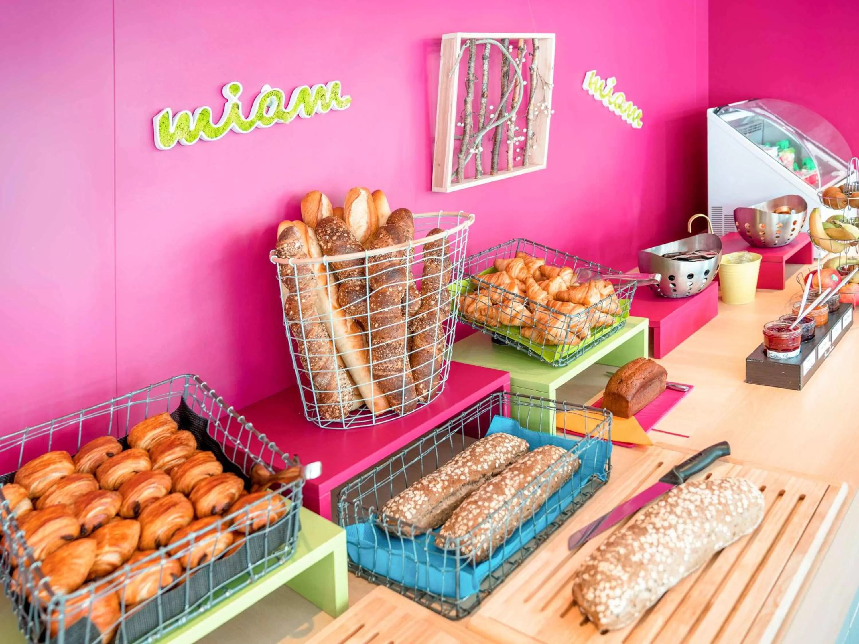 Restaurant/places to eat in ibis Styles Besançon