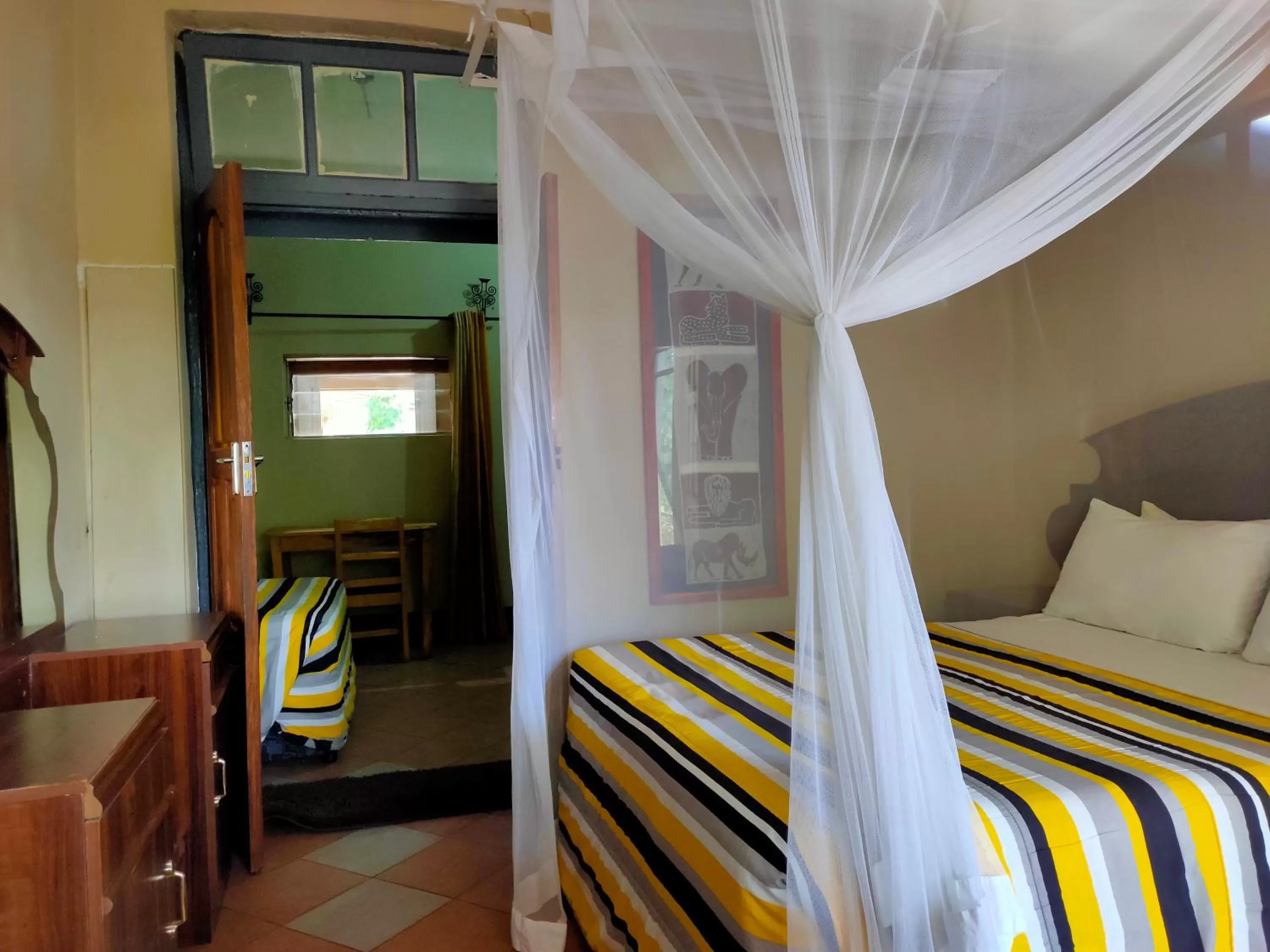 Bedroom, Bed in Golden Days Lodge