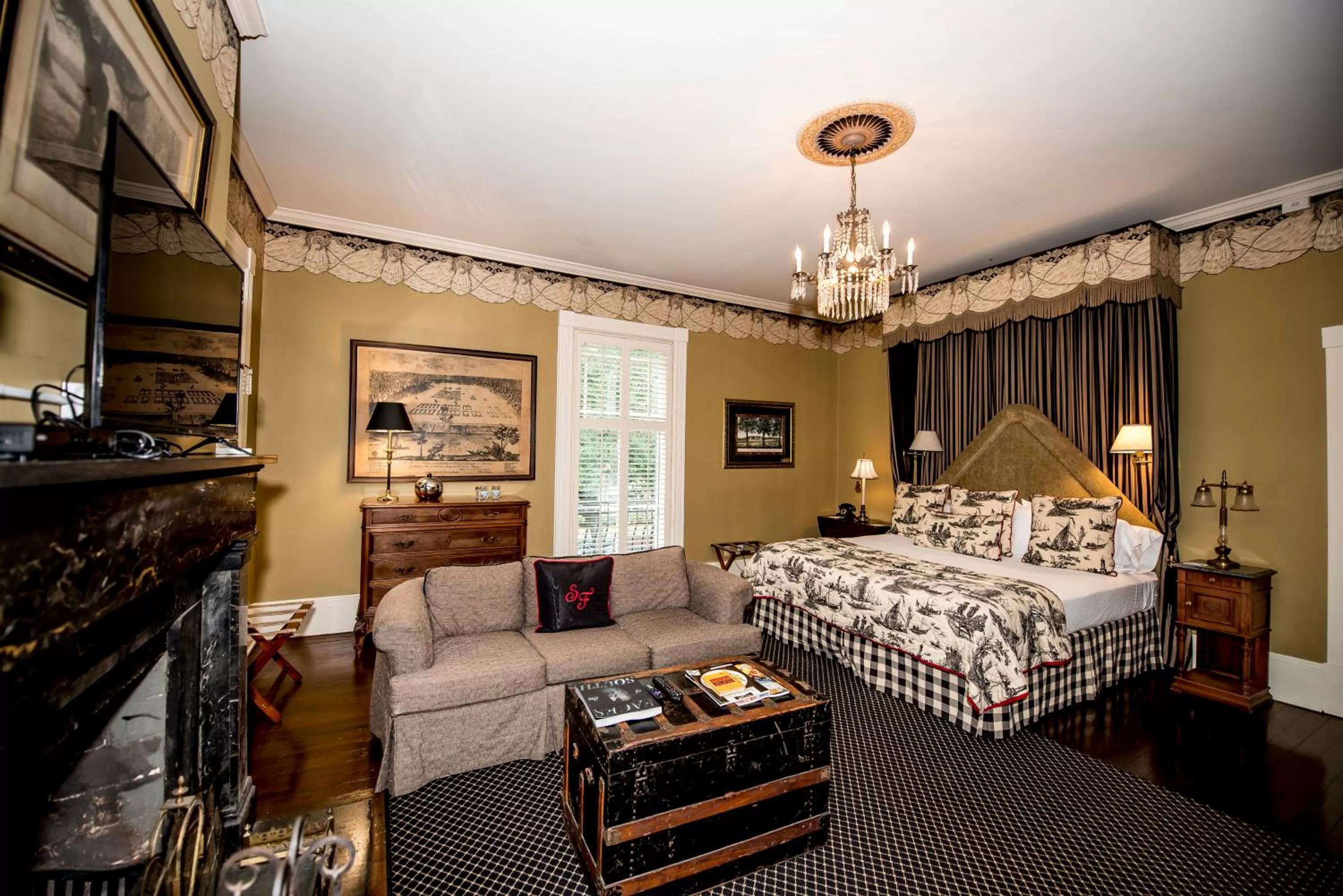 Bedroom in Ballastone Inn