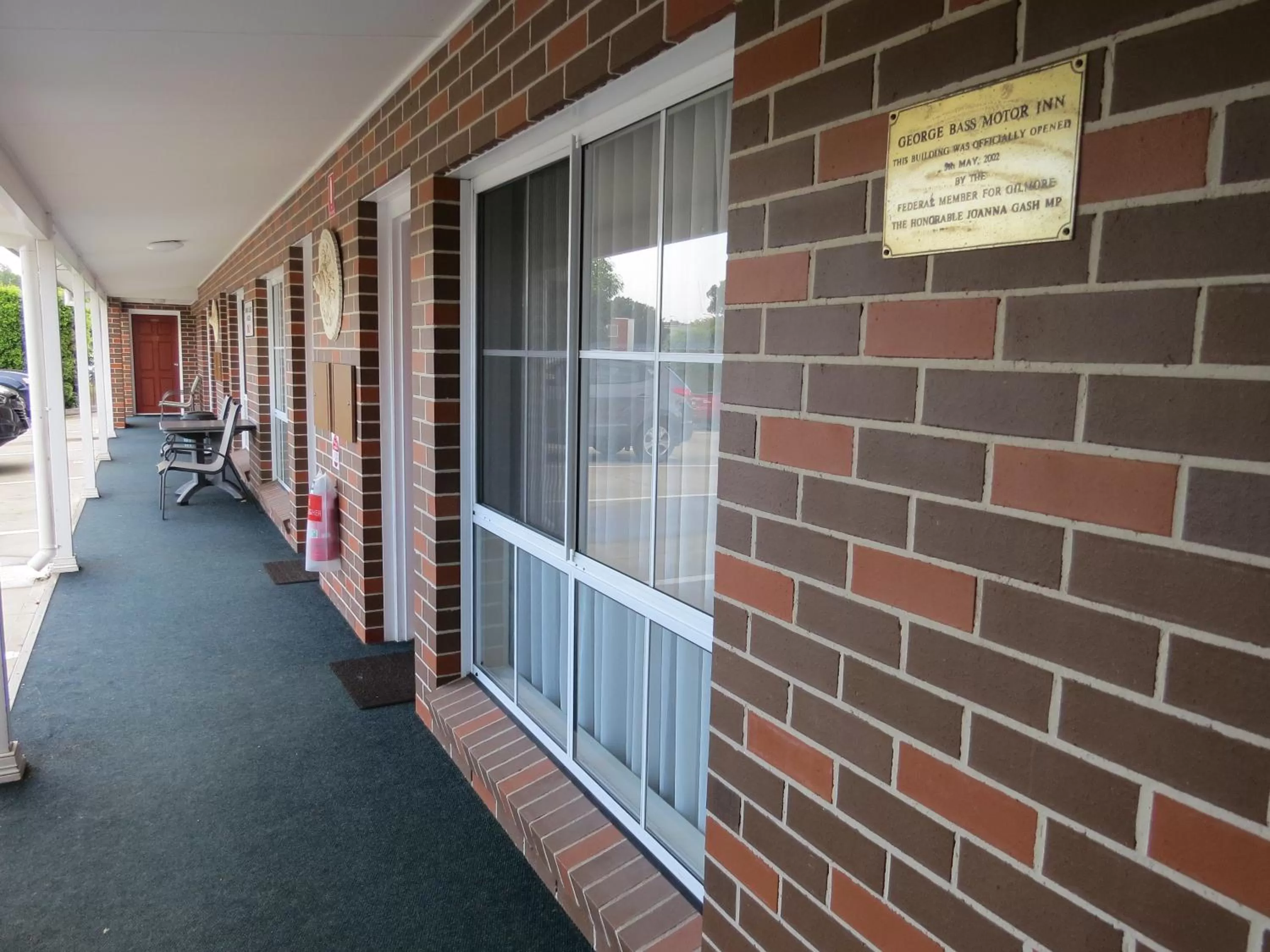 Facade/entrance in George Bass Motor Inn