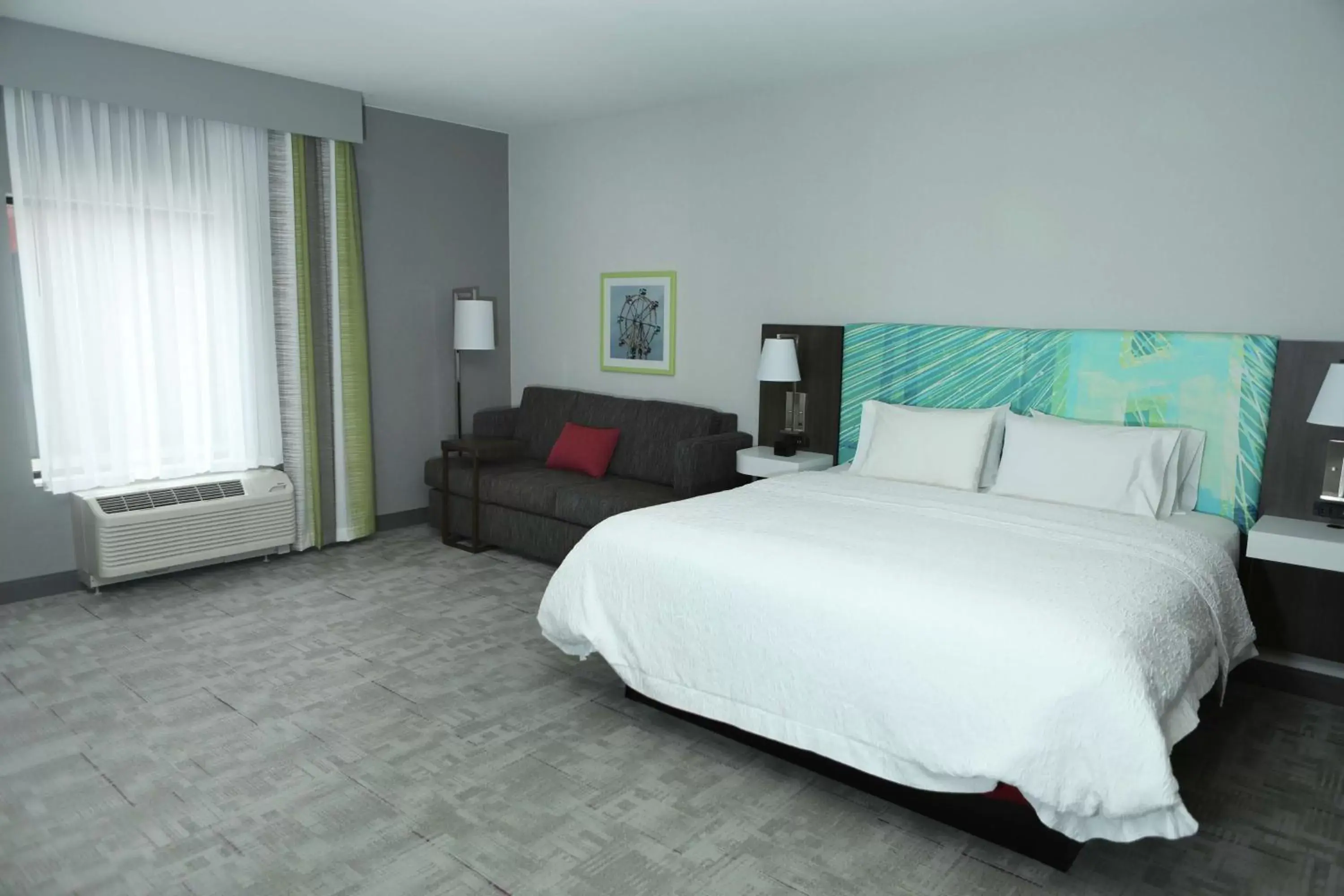 Living room, Bed in Hampton Inn & Suites Burlington