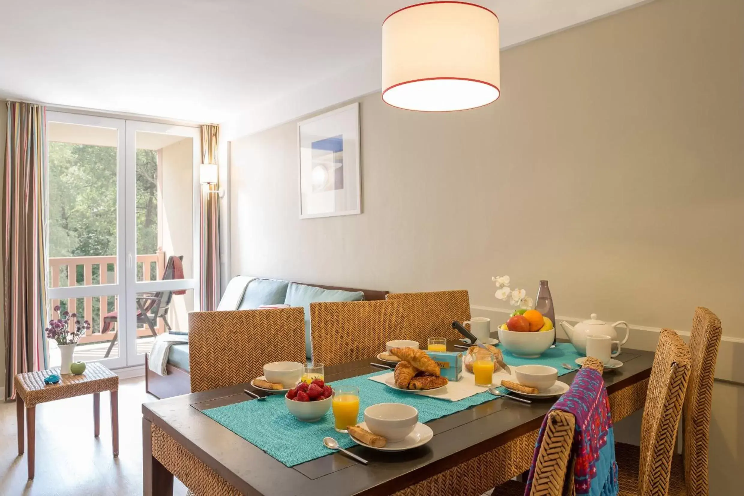 Living room, Breakfast in Résidence Pierre & Vacances Les Jardins de la Côte d'Opale