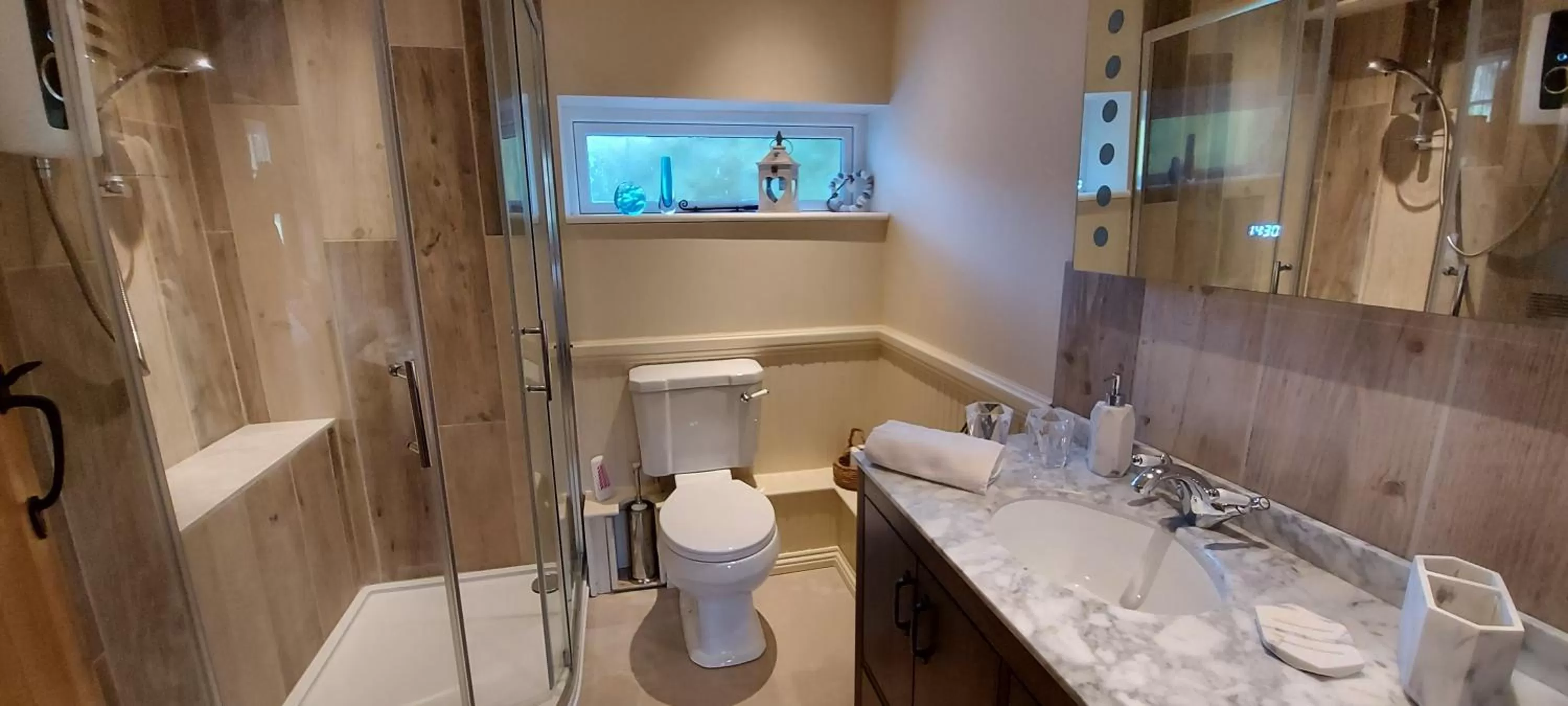 Toilet in Glyn Isa Country House luxury self catering accommodation