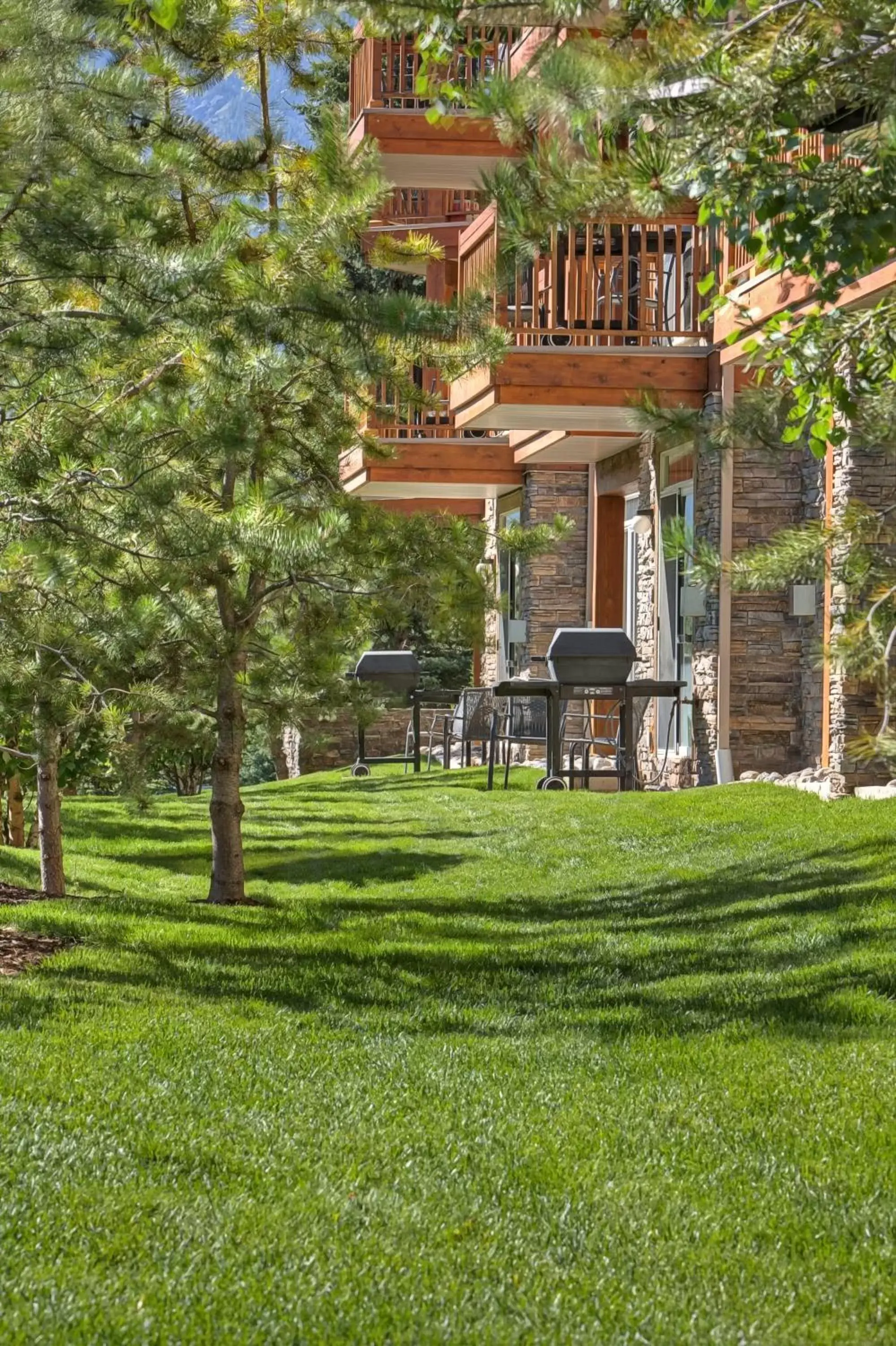 Patio in Falcon Crest Lodge by CLIQUE