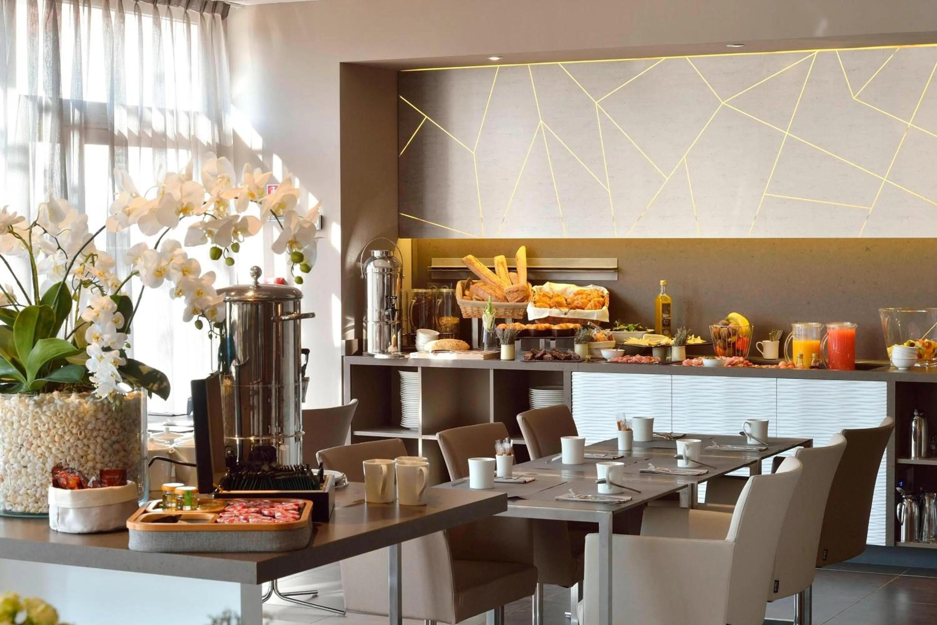 Restaurant/places to eat in AC Hotel by Marriott Marseille Prado Vélodrome