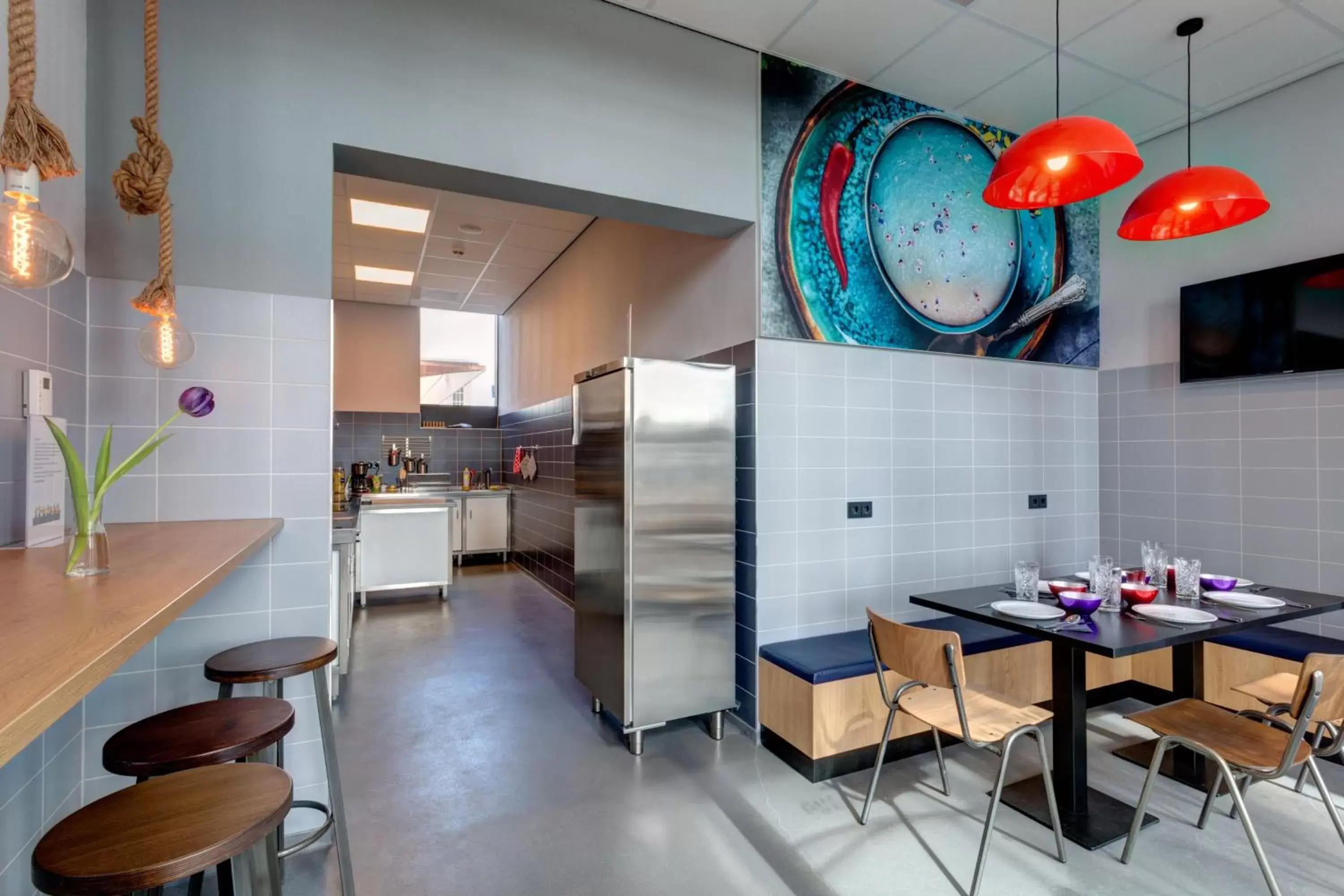Communal kitchen, Kitchen/Kitchenette in MEININGER Hotel Amsterdam Amstel