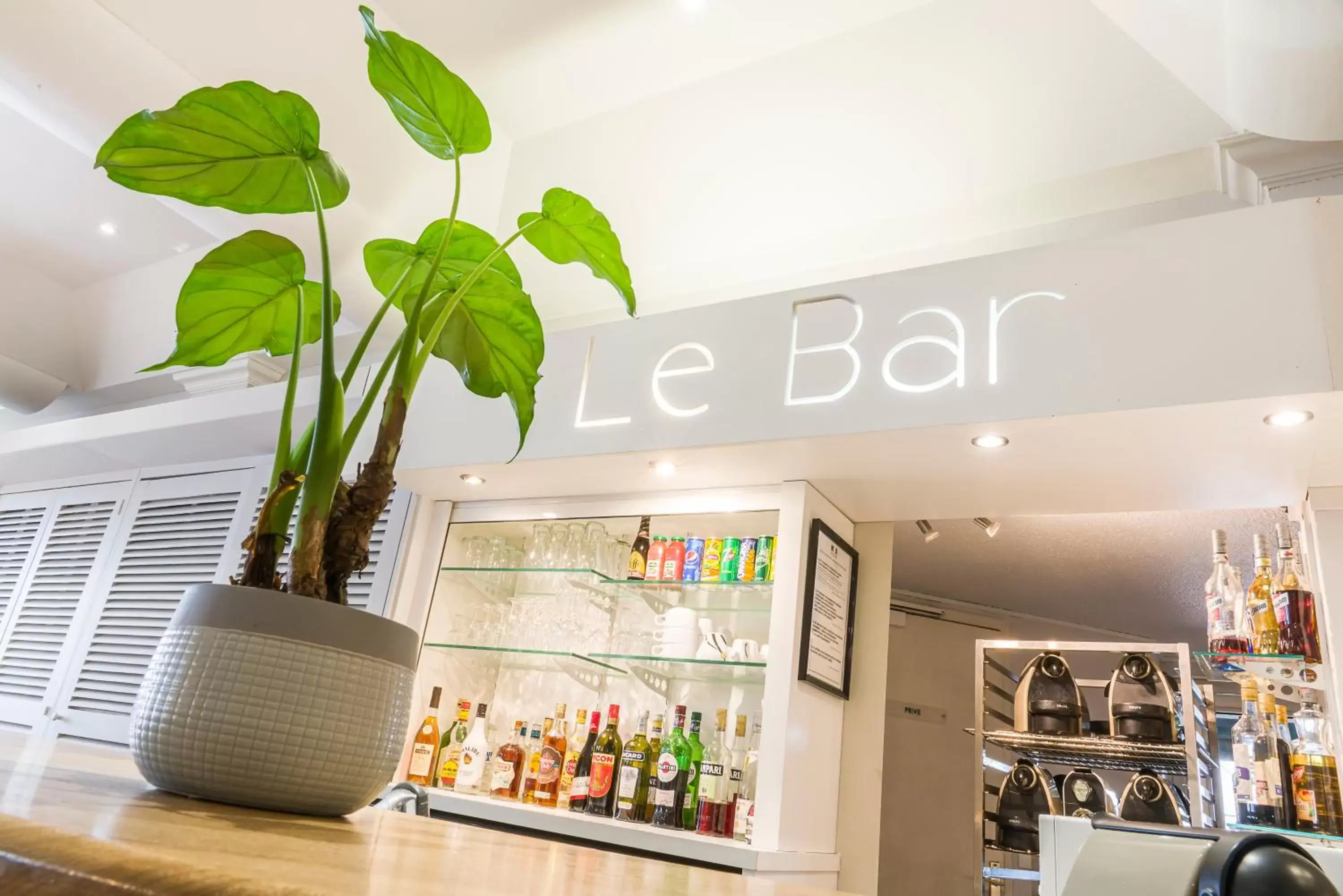 Lounge or bar in SOWELL HOTELS Le Beach Lounge or bar in SOWELL HOTELS Le Beach