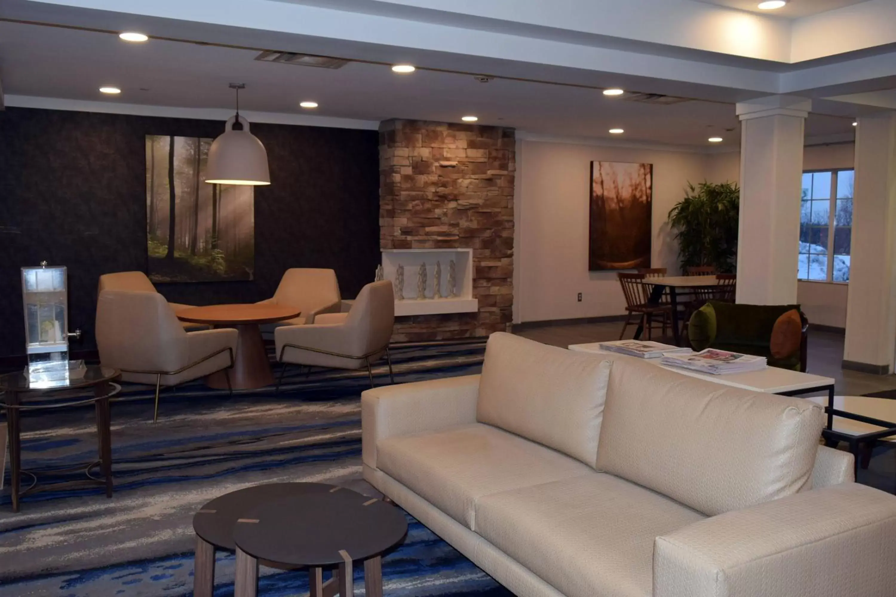 Lobby or reception, Seating Area in Fairfield by Marriott Youngstown/Austintown