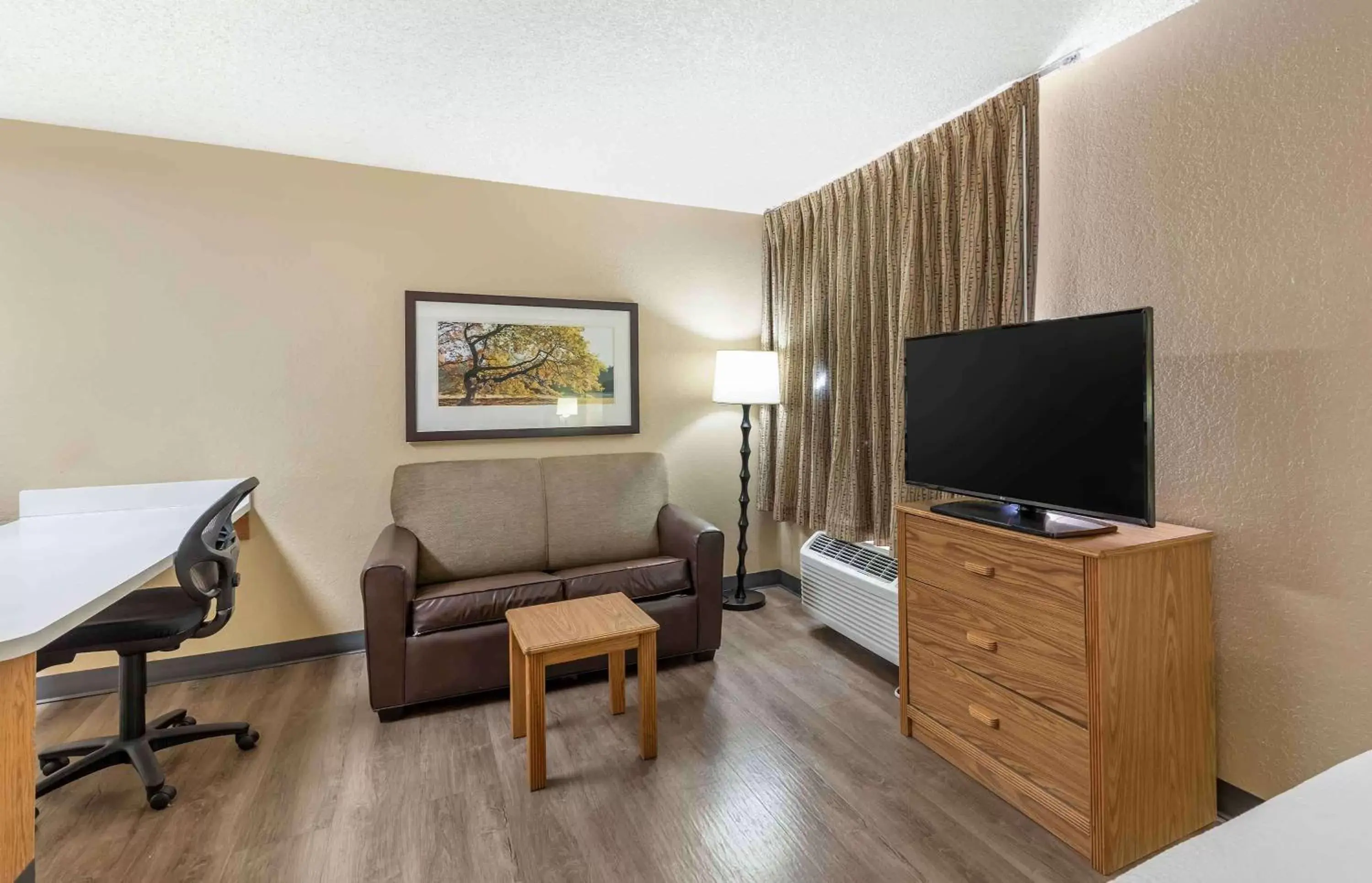 Bedroom, TV/Entertainment Center in Extended Stay America Suites - Denver - Tech Center South - Greenwood Village