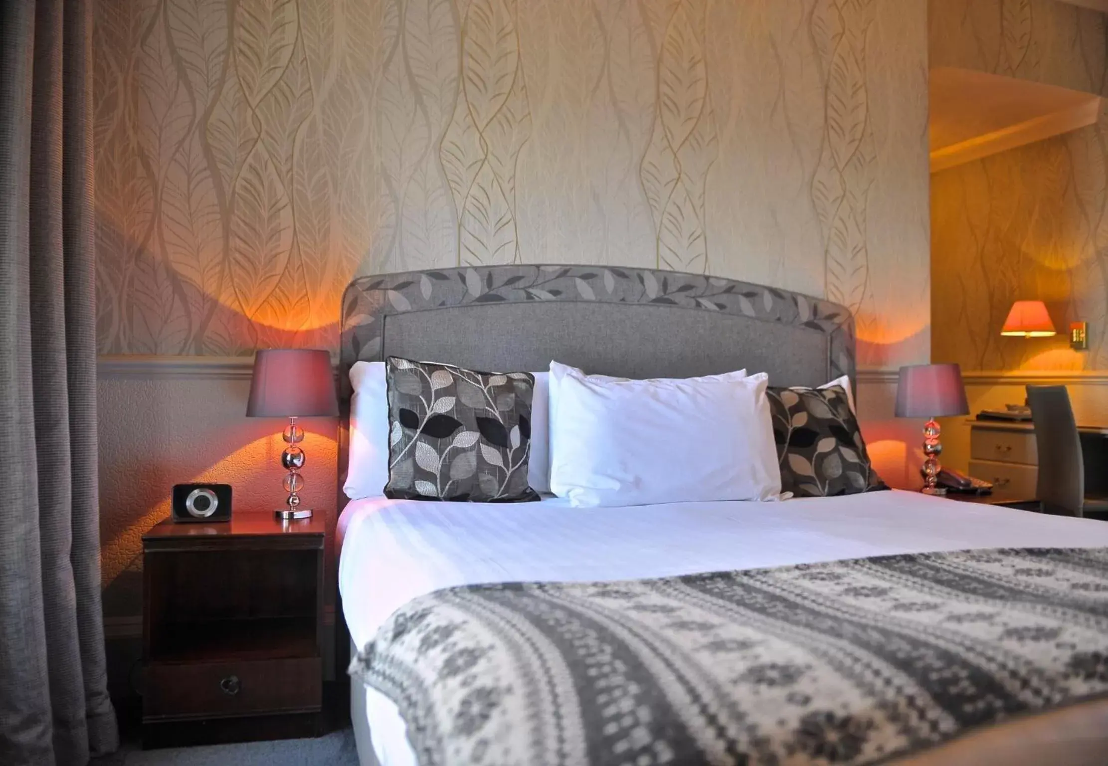 Bedroom, Bed in Braid Hills Hotel