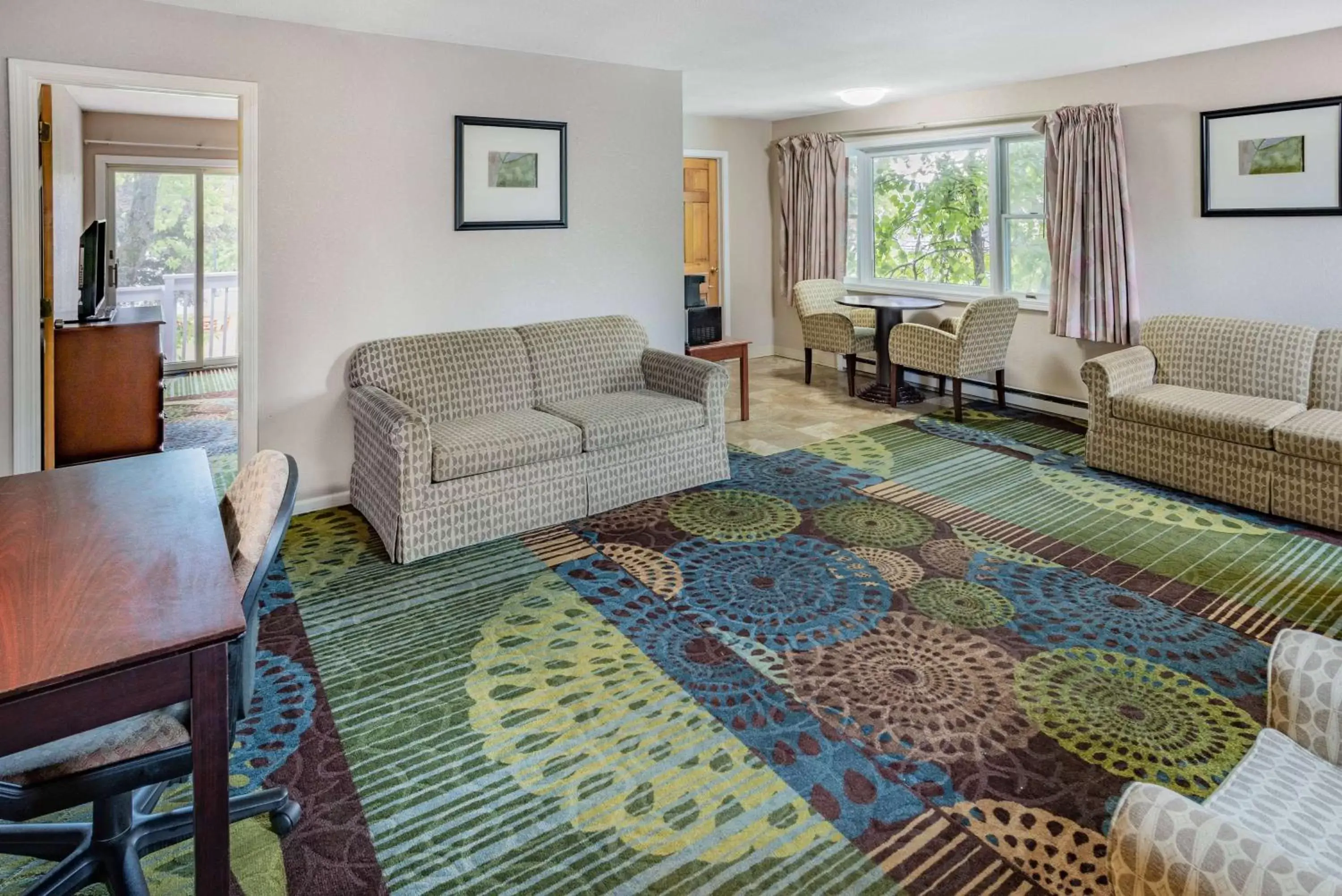 Photo of the whole room, Seating Area in Travelodge by Wyndham Great Barrington Berkshires