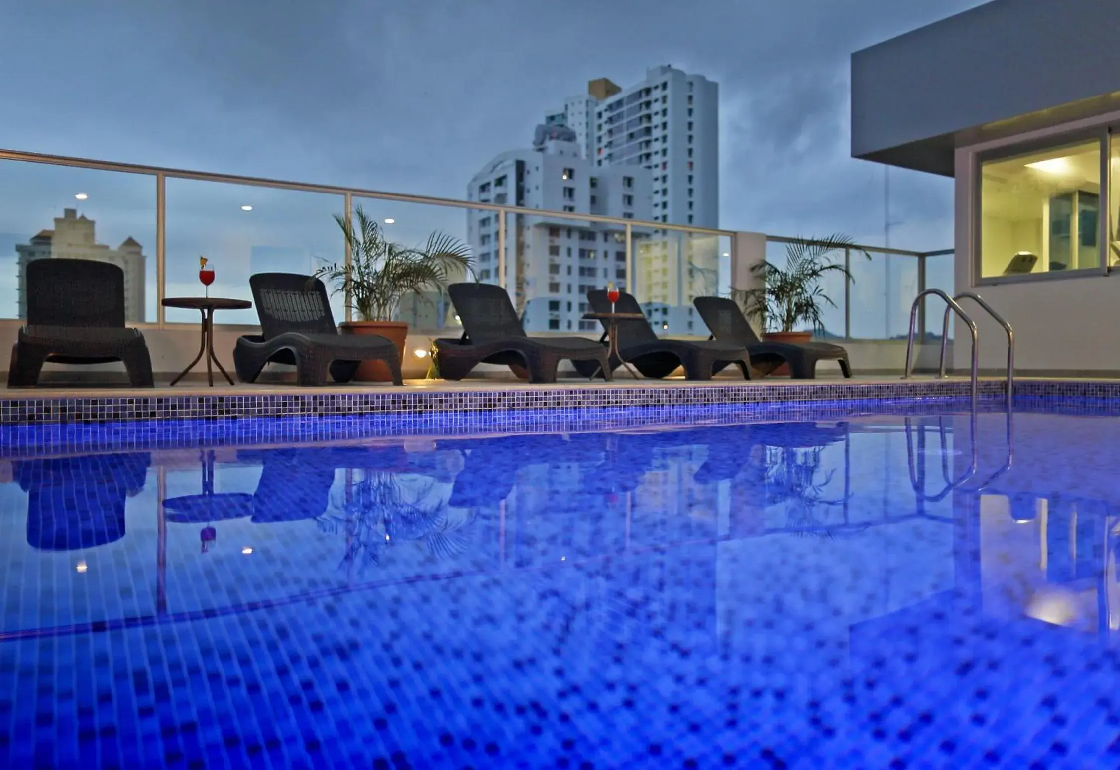 Swimming Pool in Ramada Panama Centro via Argentina