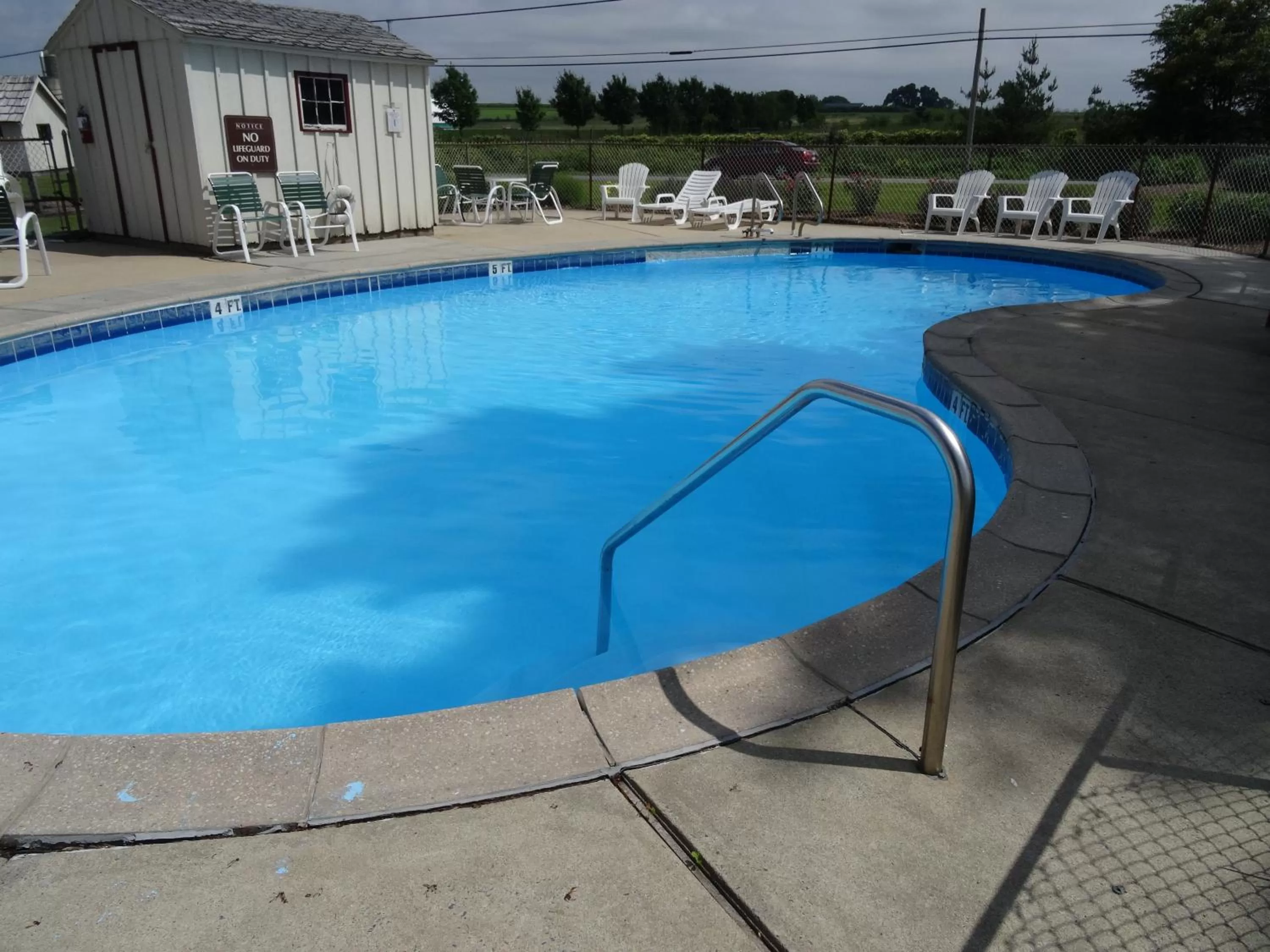 Swimming pool in Amish Country Motel