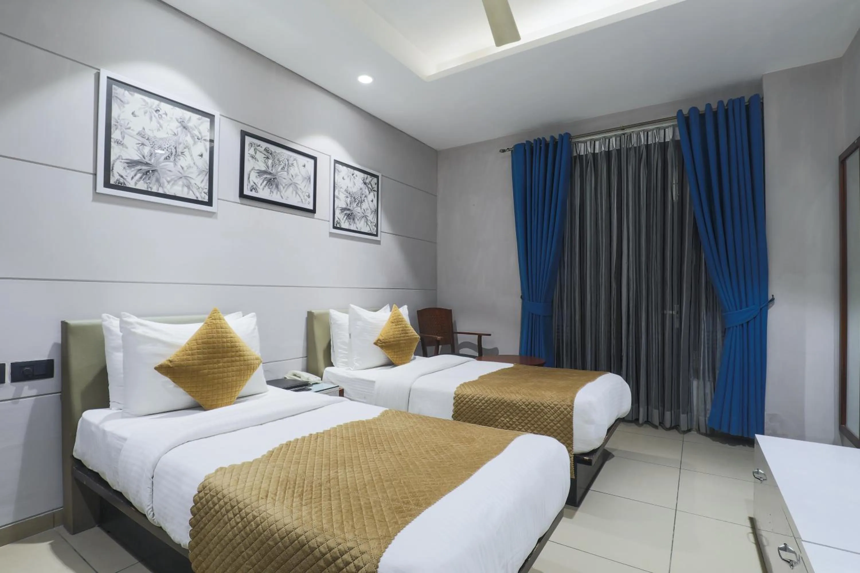 Bedroom, Bed in Cosy Grand, Chanakyapuri by The Cosy Hotels