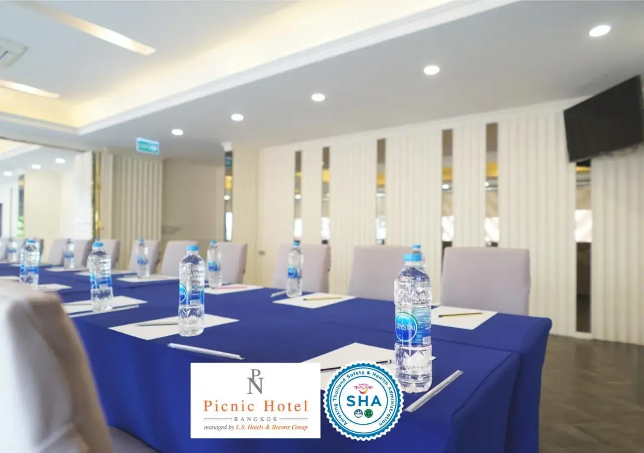 Meeting/conference room in Picnic Hotel Bangkok