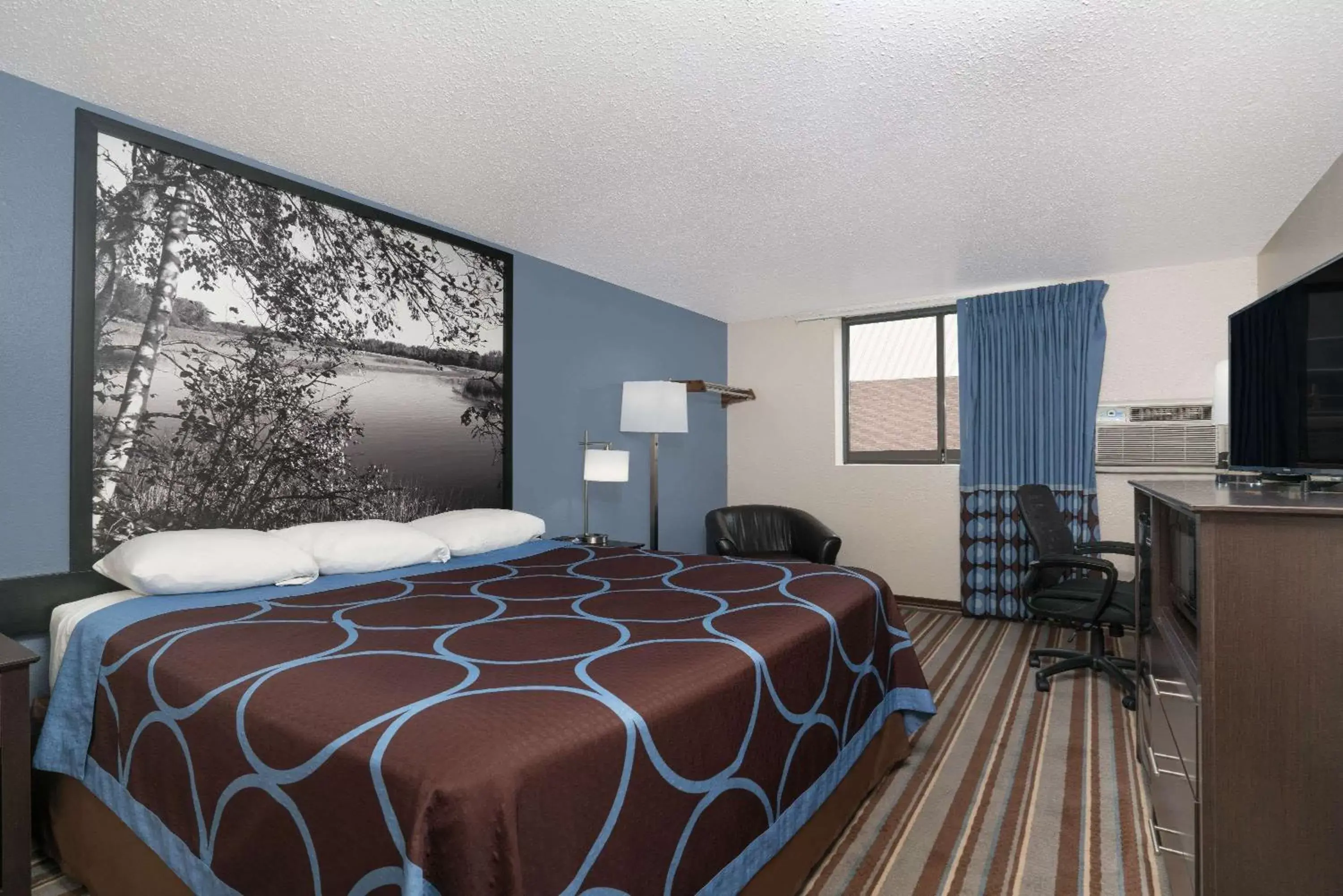 Photo of the whole room in Super 8 by Wyndham Willmar