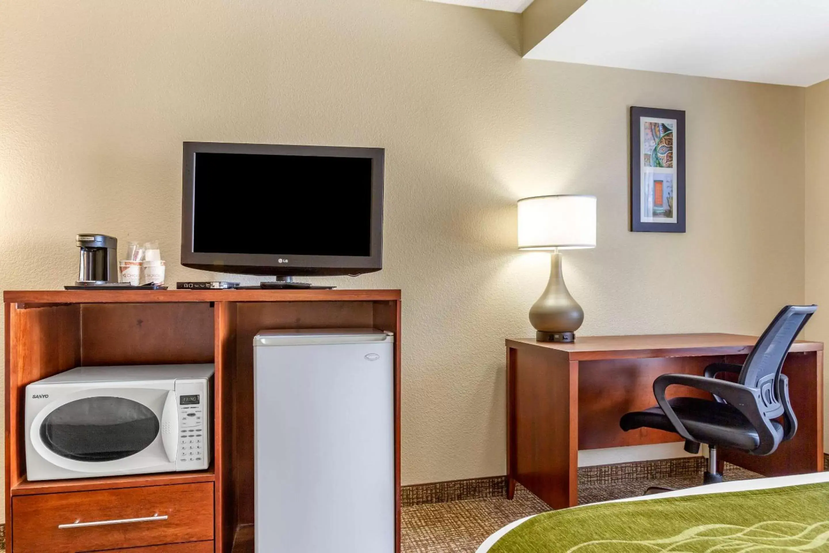 Photo of the whole room, TV/Entertainment Center in Comfort Inn & Suites Phoenix North / Deer Valley