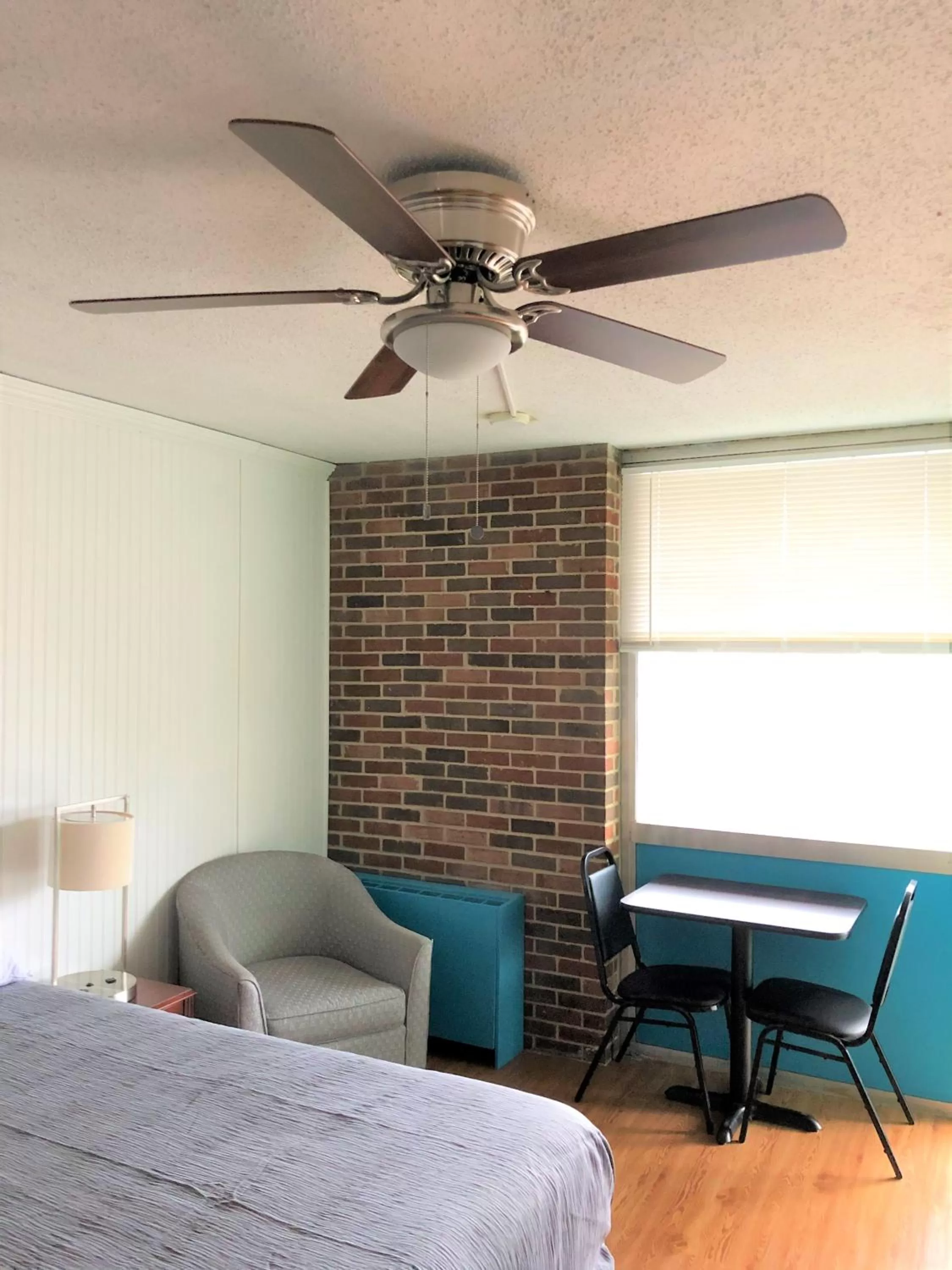 Seating area in Rodeway inn- Nashville airport - Downtown - Mexican Restaurant on site