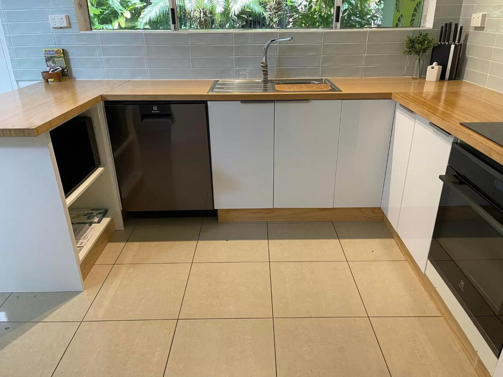 Kitchen or kitchenette, Kitchen/Kitchenette in Reef Resort Villas Port Douglas