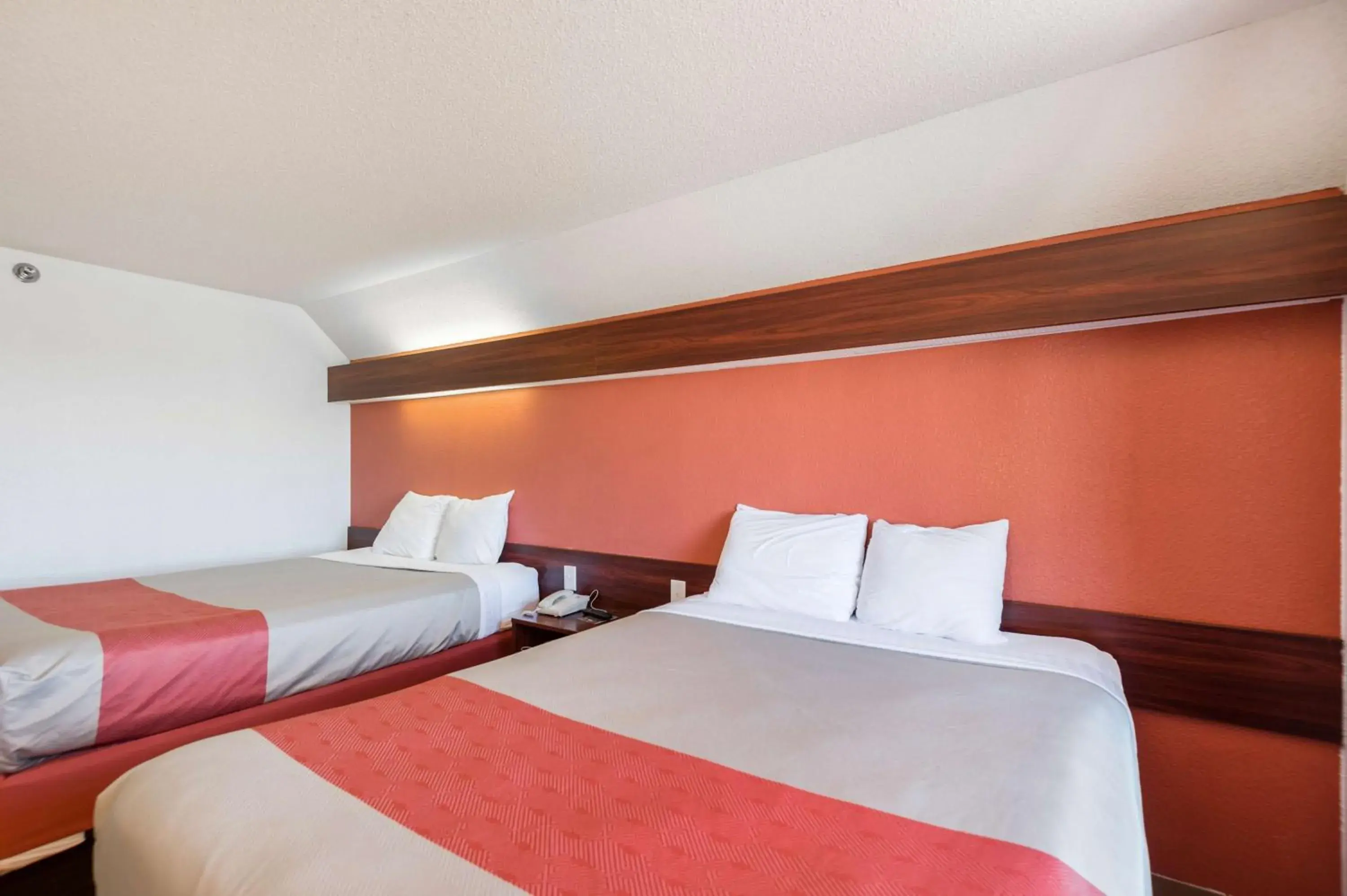 Bedroom, Bed in Motel 6-Olathe, KS
