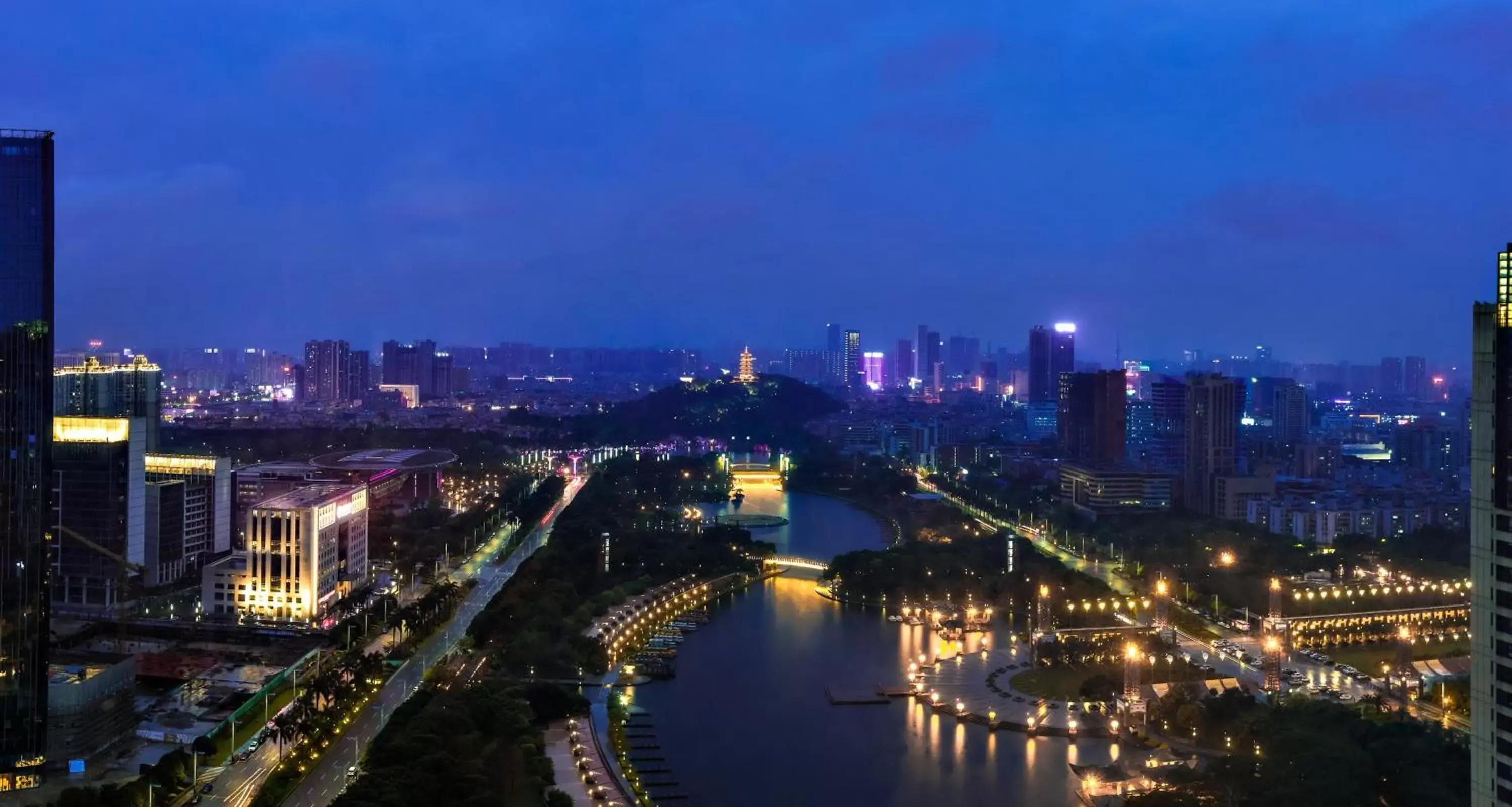 Photo of the whole room, Bird's-eye View in InterContinental Foshan, an IHG Hotel