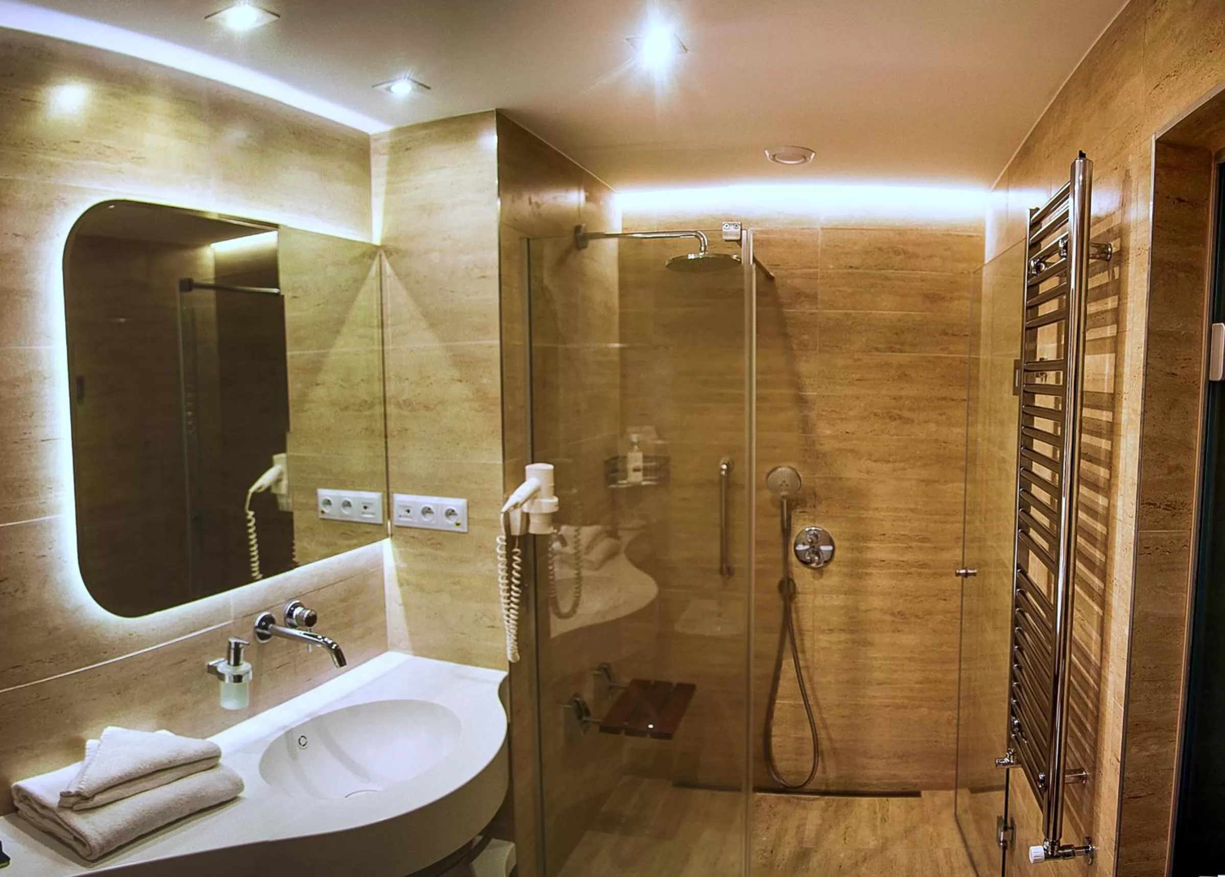 Shower in Ensana Esplanade