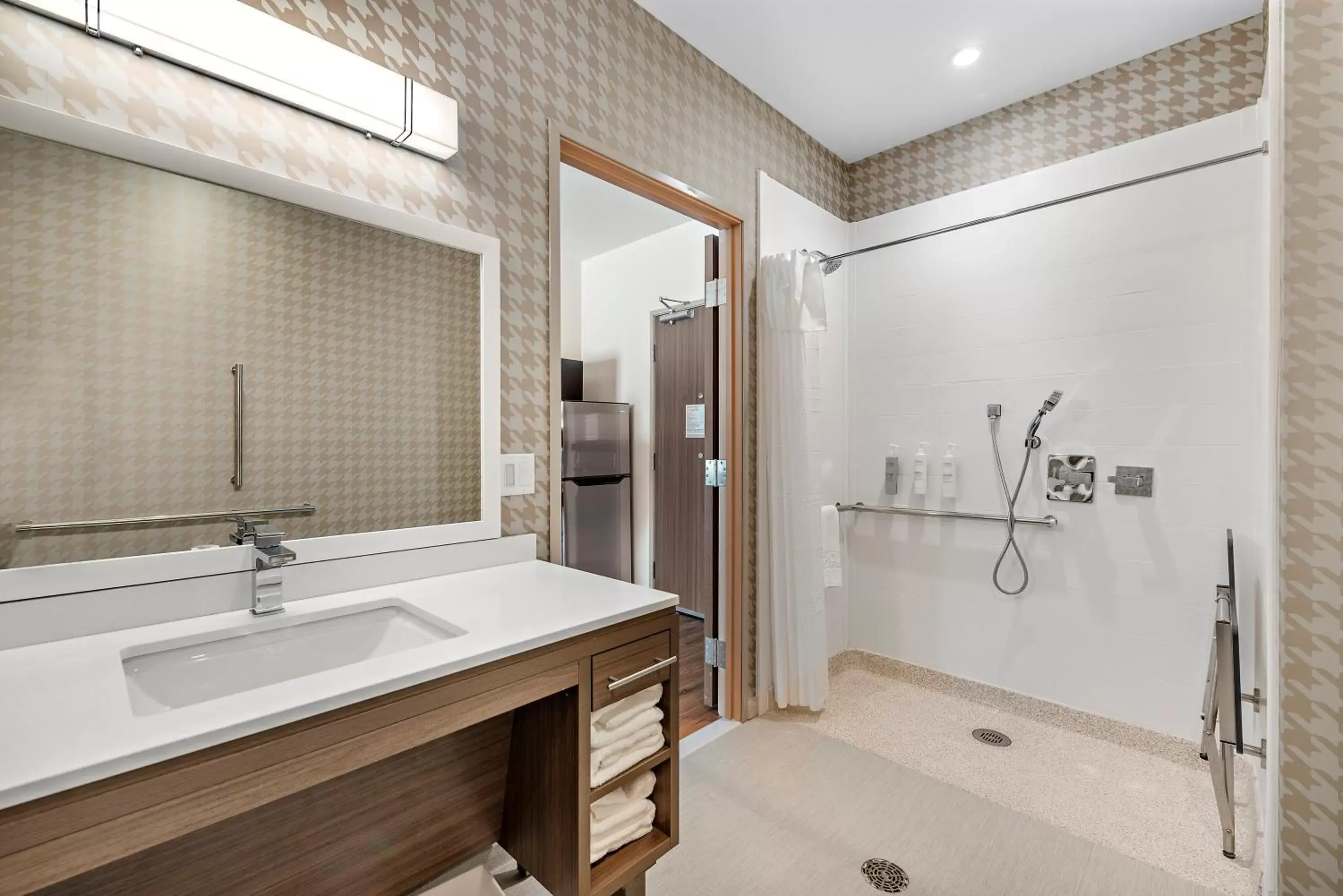 Shower, Bathroom in Home2 Suites By Hilton San Bernardino