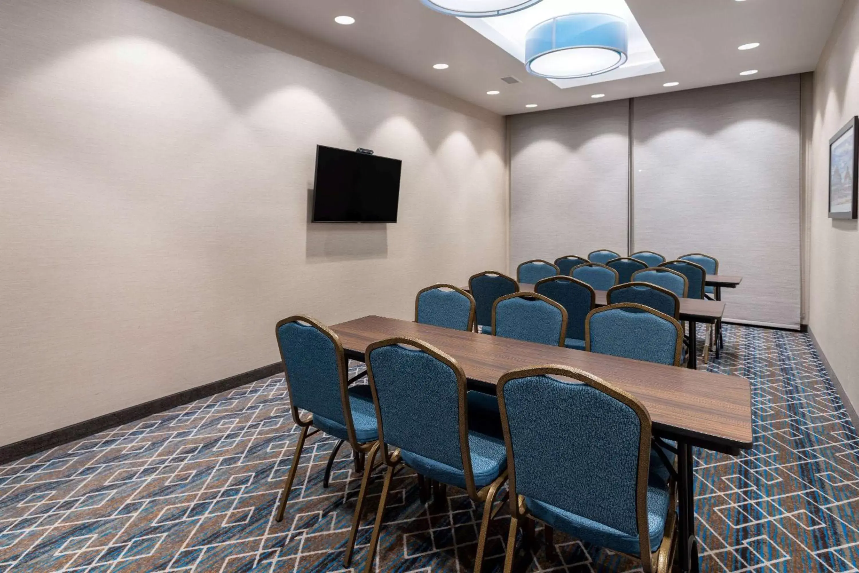 Meeting/conference room in La Quinta Inn & Suites by Wyndham Holbrook Petrified Forest