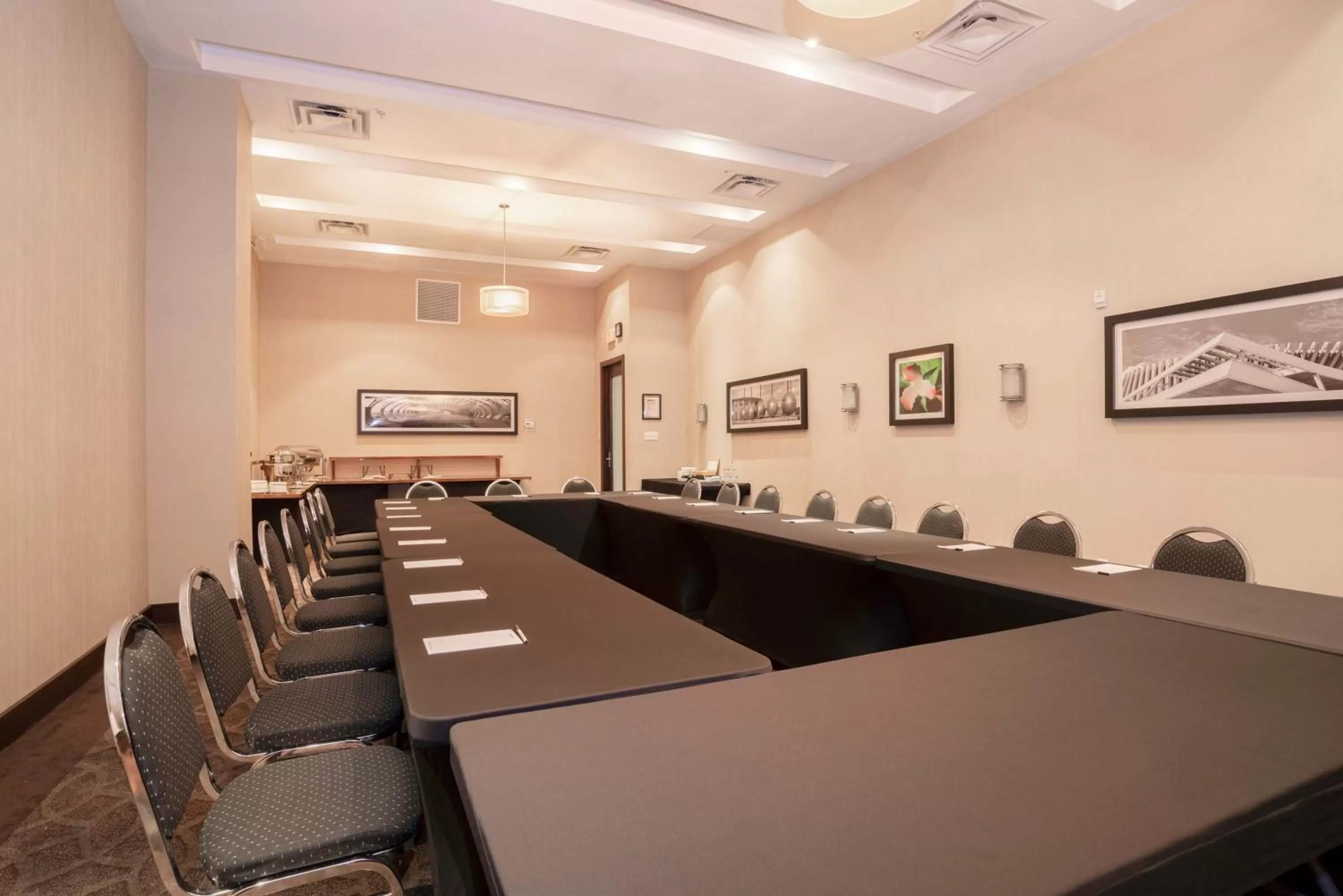 Meeting/conference room in Sandman Hotel & Suites Winnipeg Airport