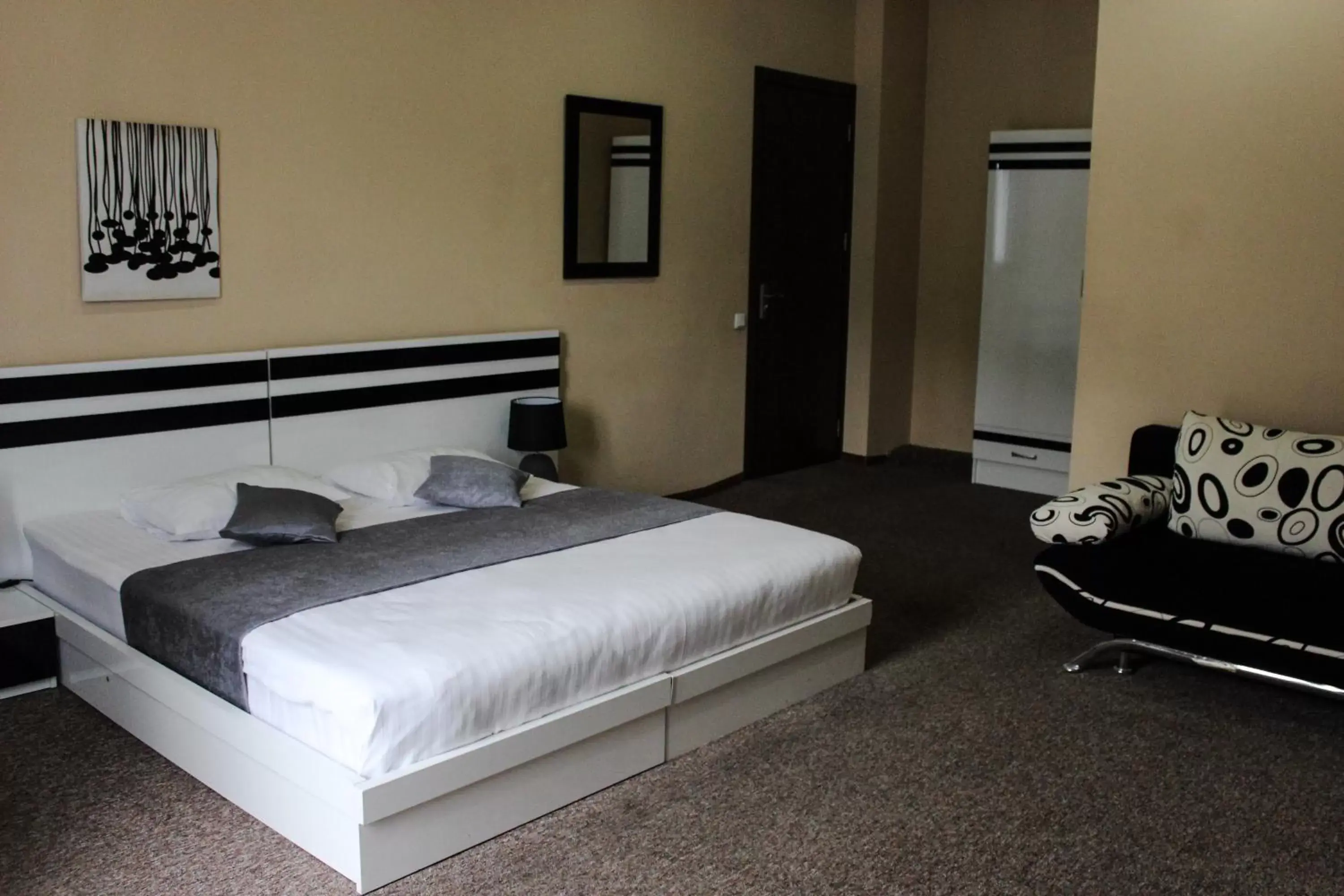 Photo of the whole room, Bed in Hotel Diplomat Photo of the whole room, Bed in Hotel Diplomat