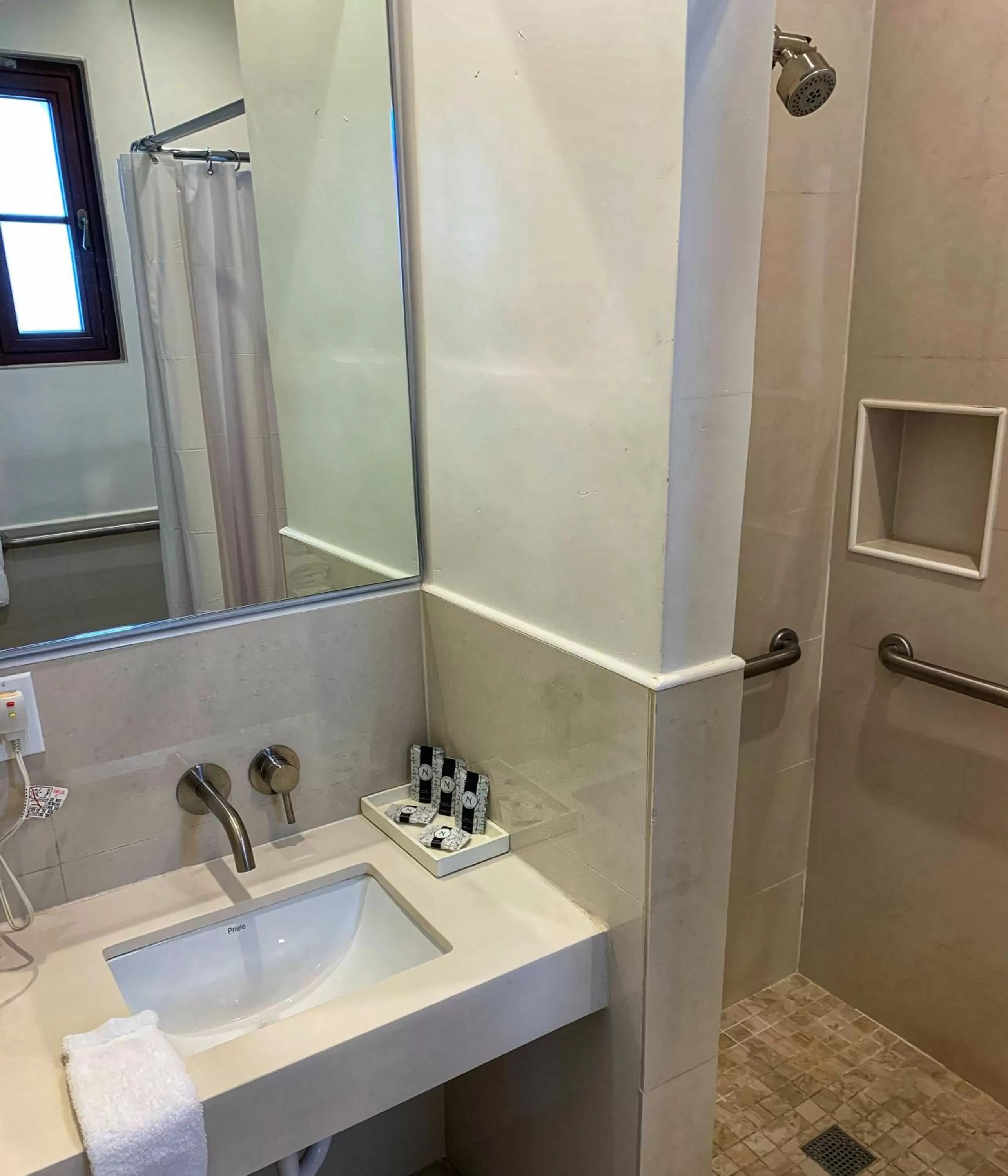 Shower in Hotel St. Michel