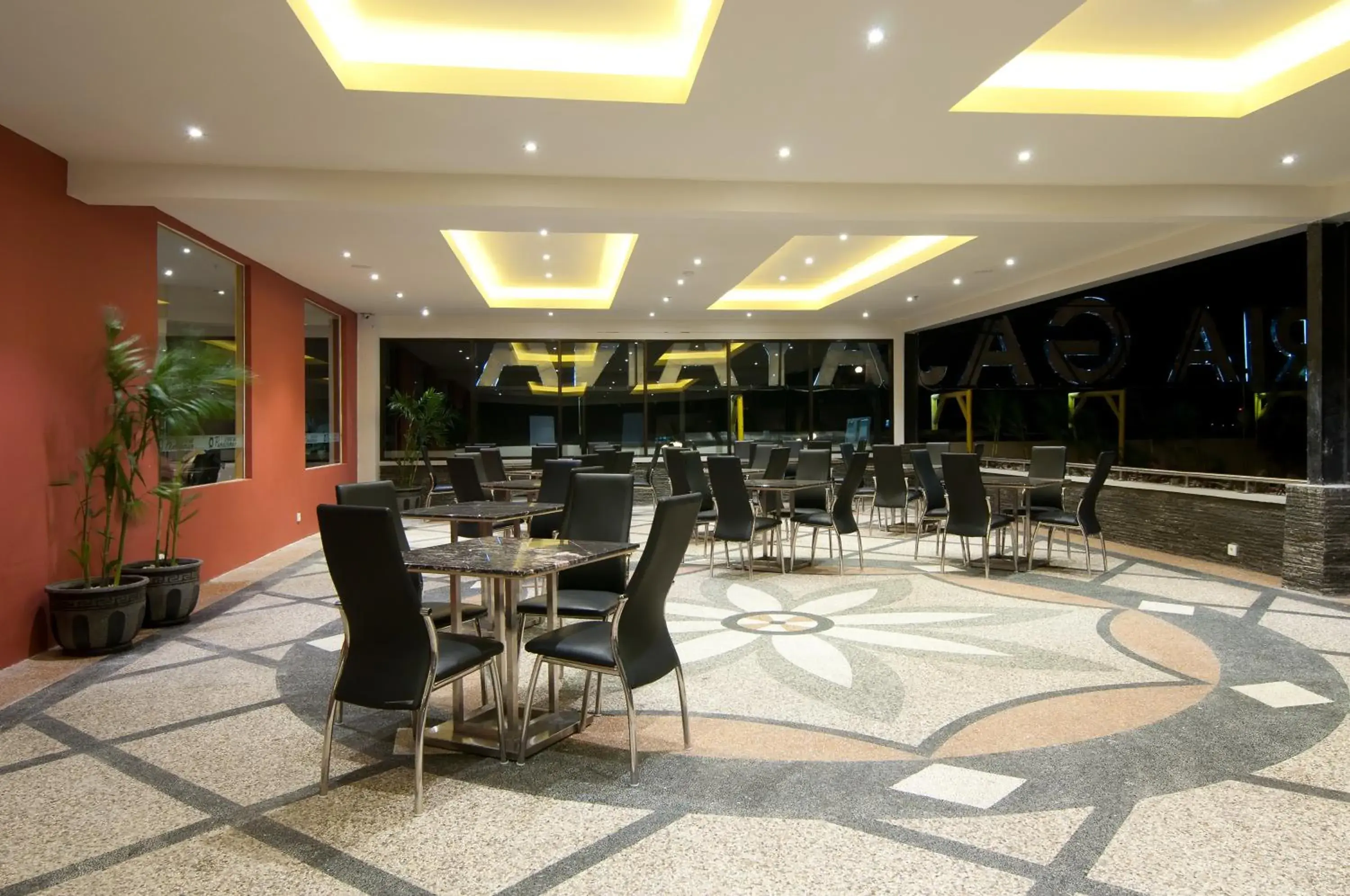 Restaurant/places to eat in Aria Gajayana Hotel