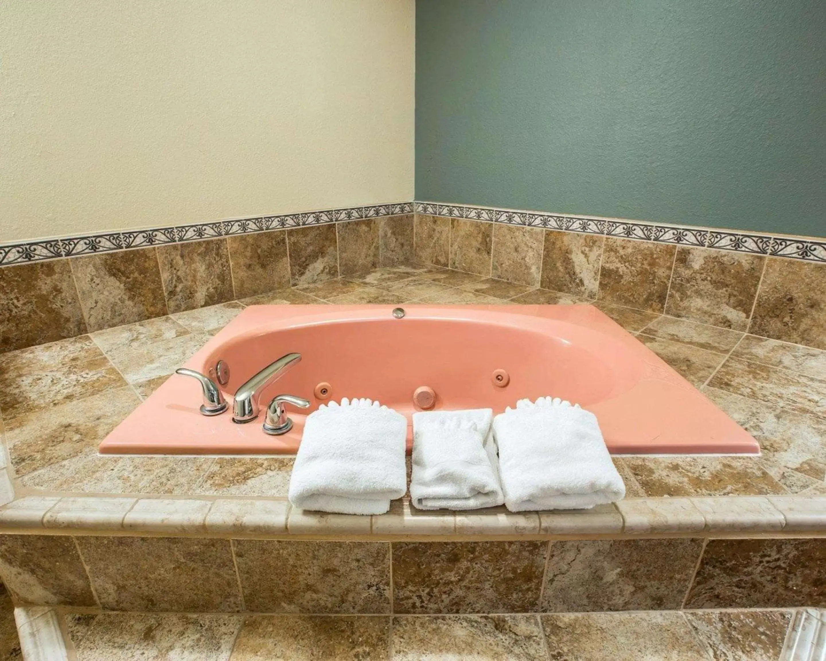 Photo of the whole room, Bathroom in Rodeway Inn Delano