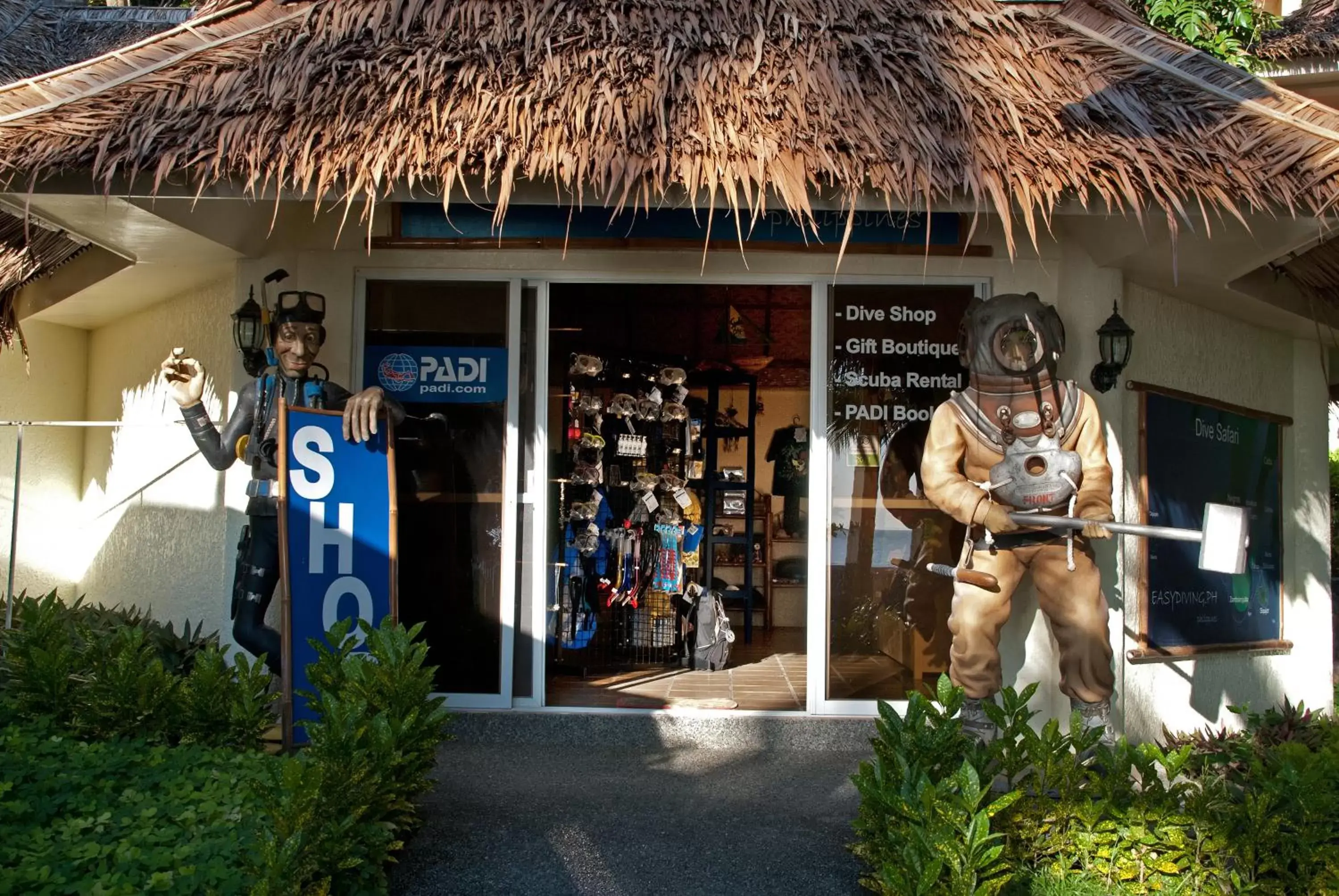 On-site shops in Easy Diving and Beach Resort