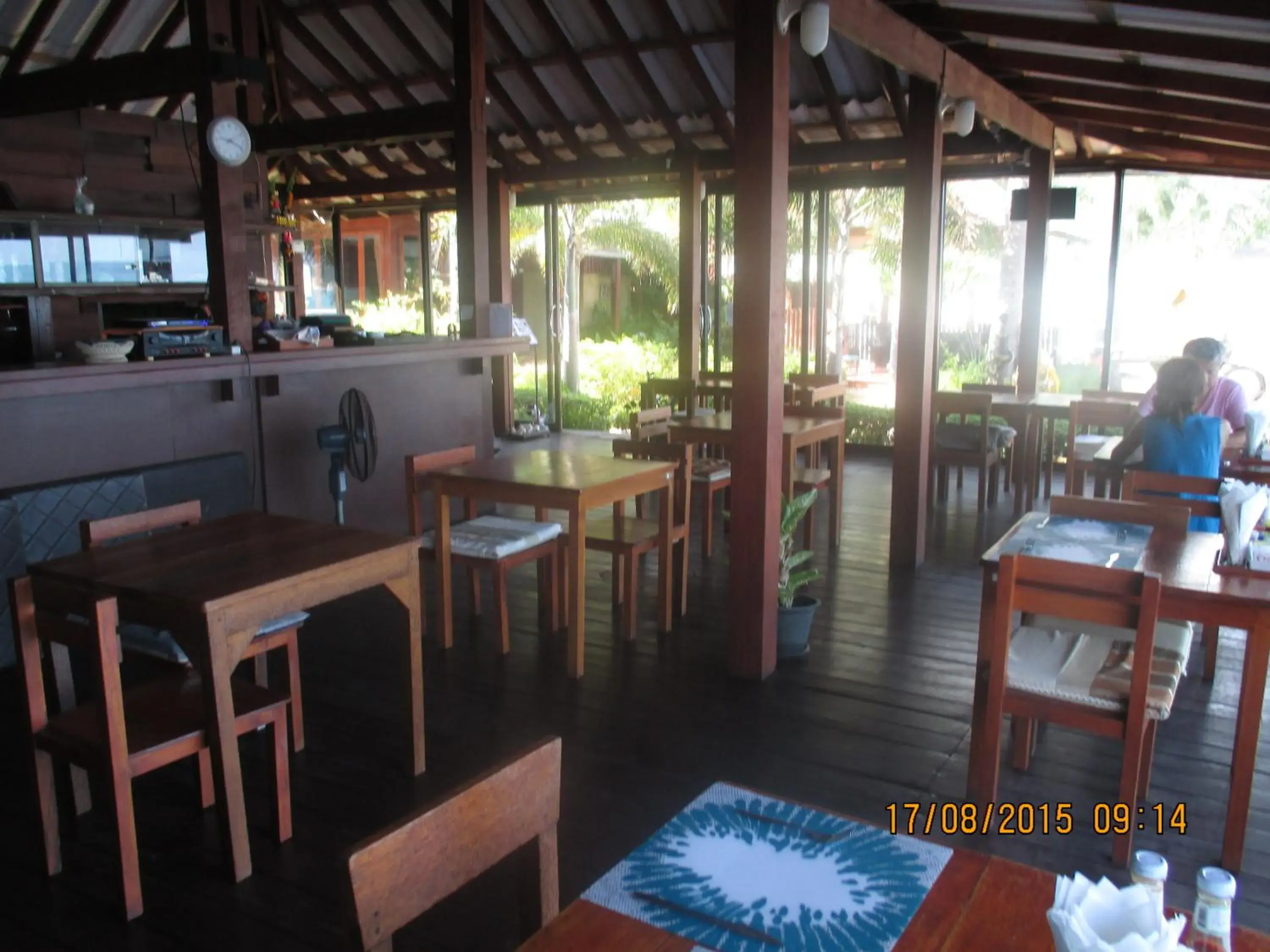 Restaurant/Places to Eat in Lipa Bay Resort