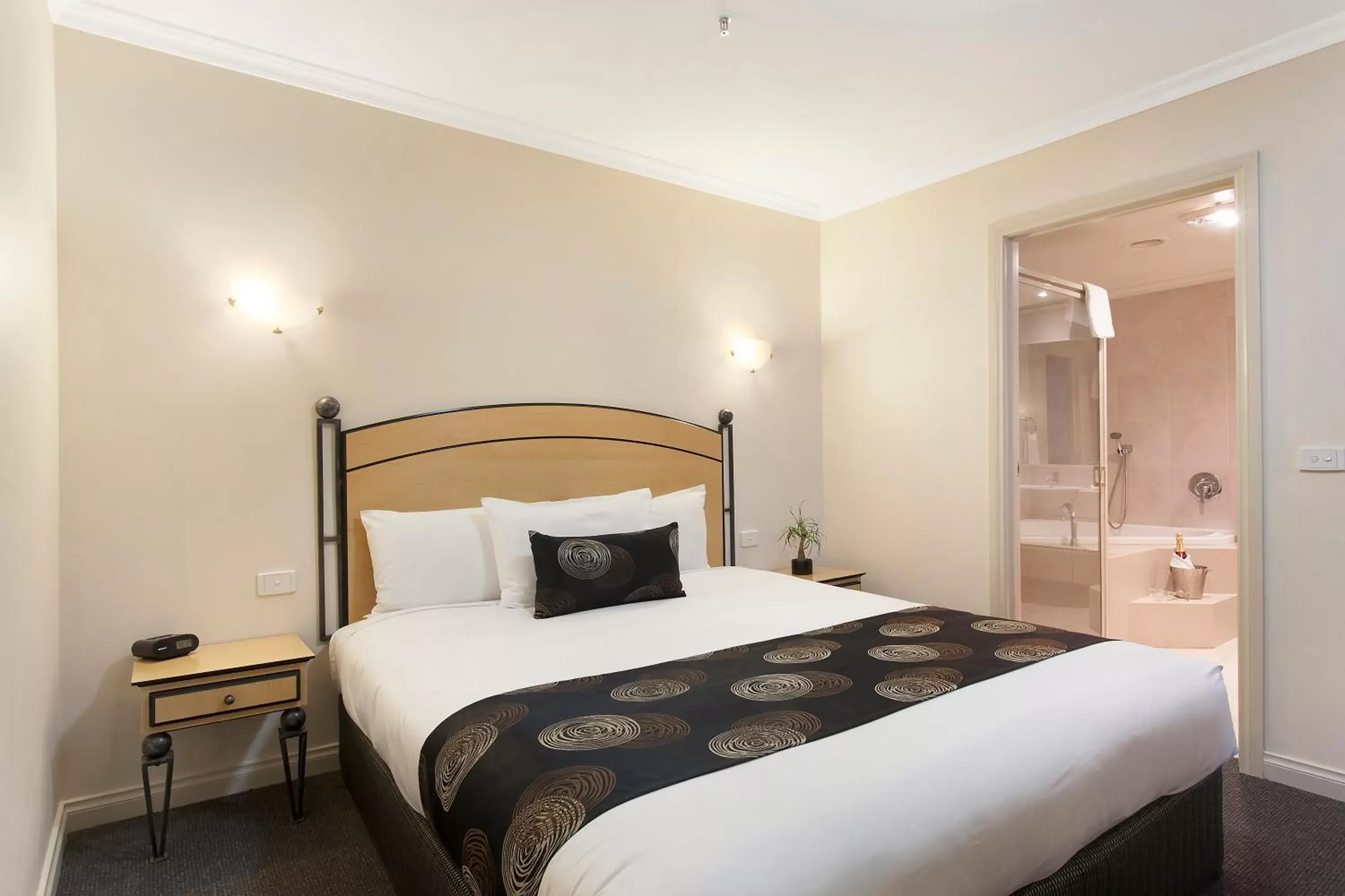 Bedroom, Bed in Melbourne Metropole Central