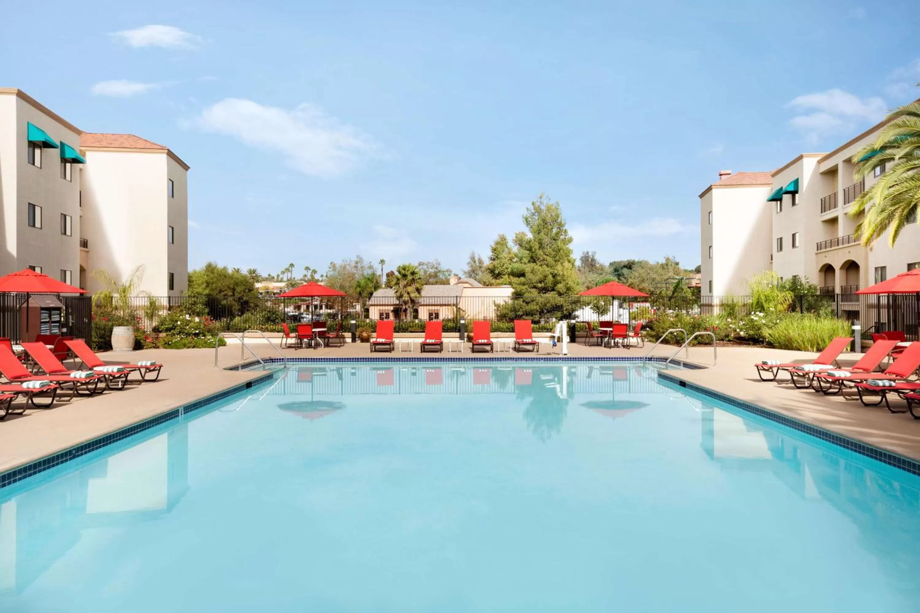 Pool view in Embassy Suites by Hilton Temecula Valley Wine Country