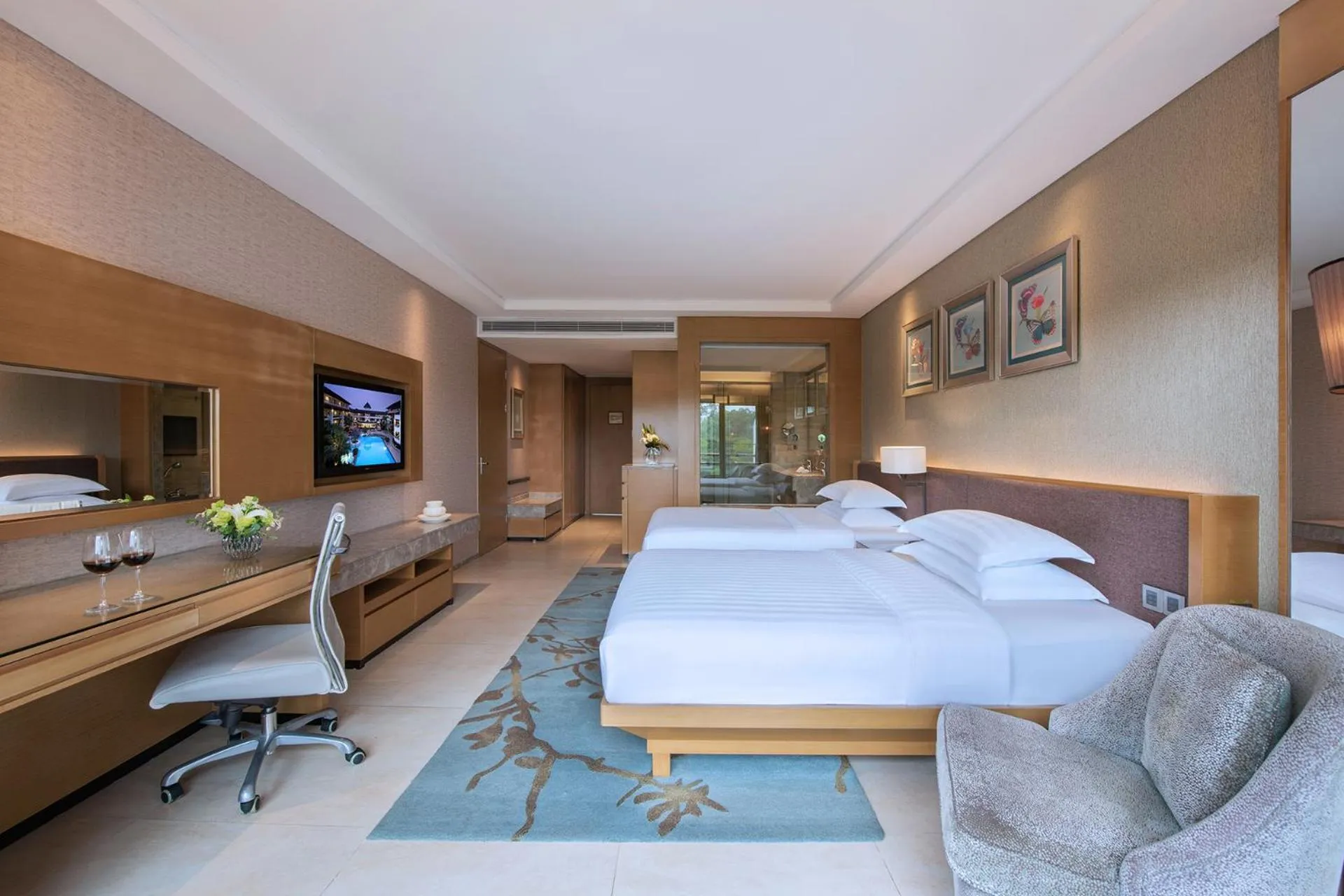 Photo of the whole room, Bed in Mission Hills Hotel Resorts Shenzhen