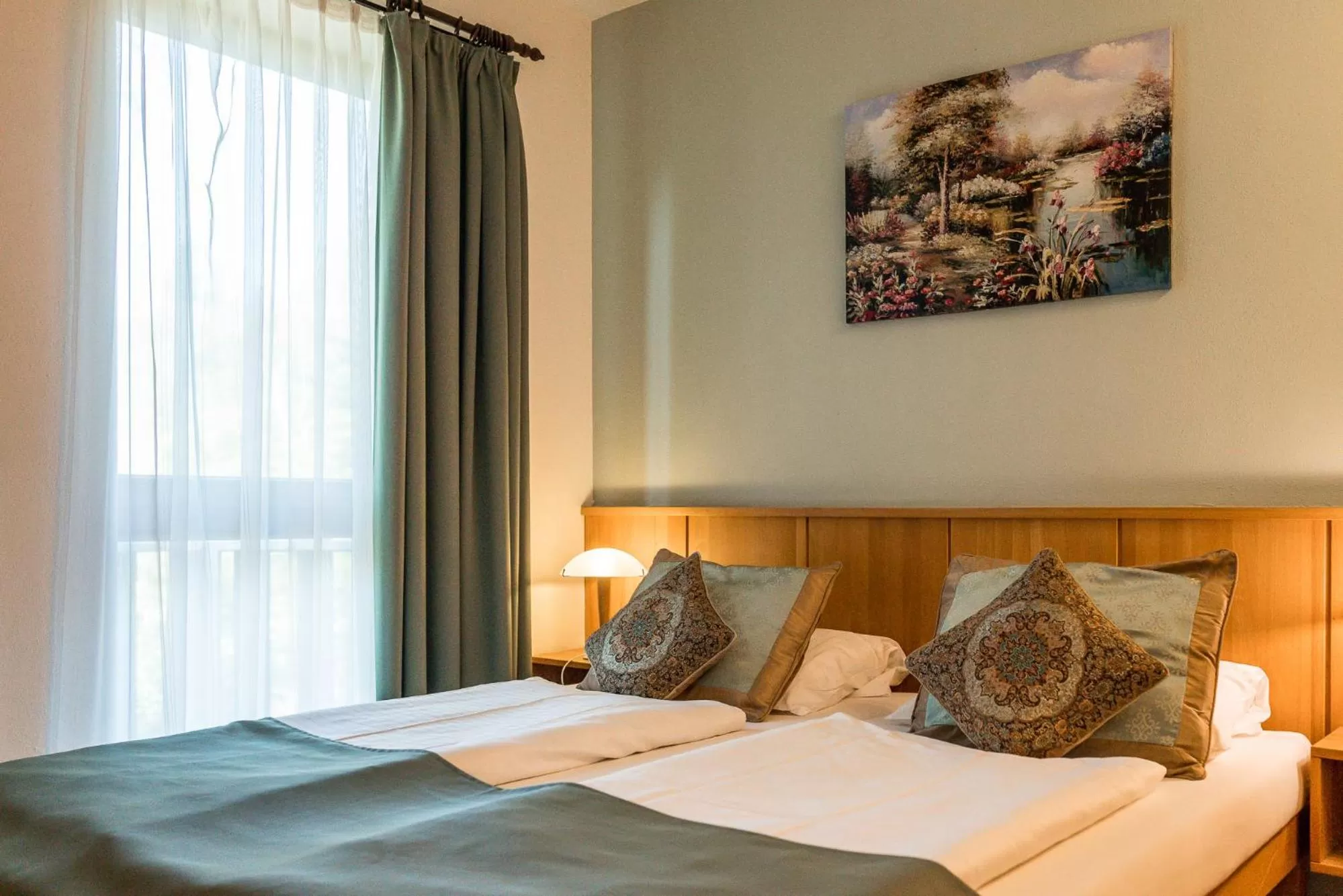 Photo of the whole room, Bed in Ökotel Hamburg