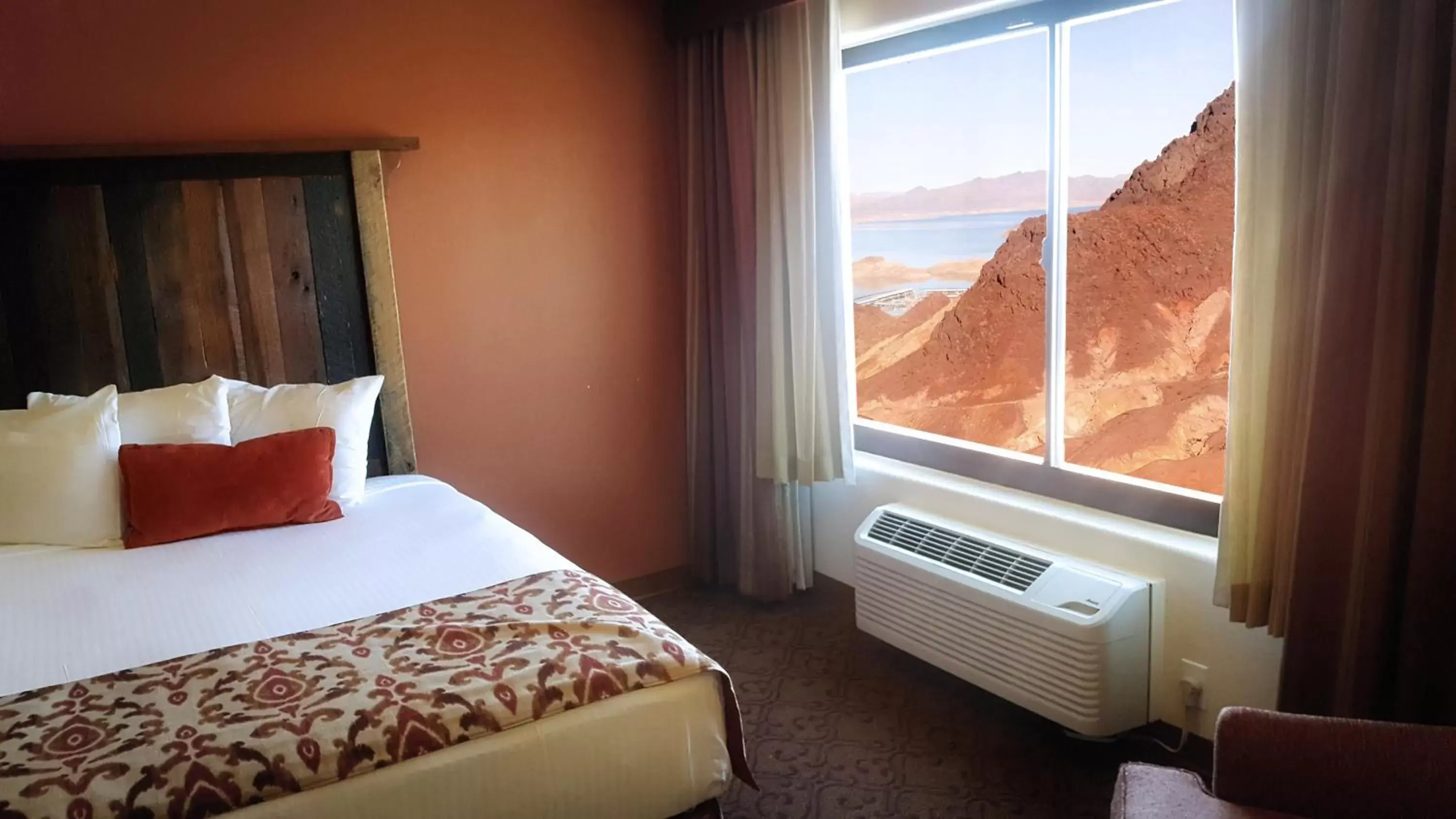 Lake view, Bed in Hoover Dam Lodge