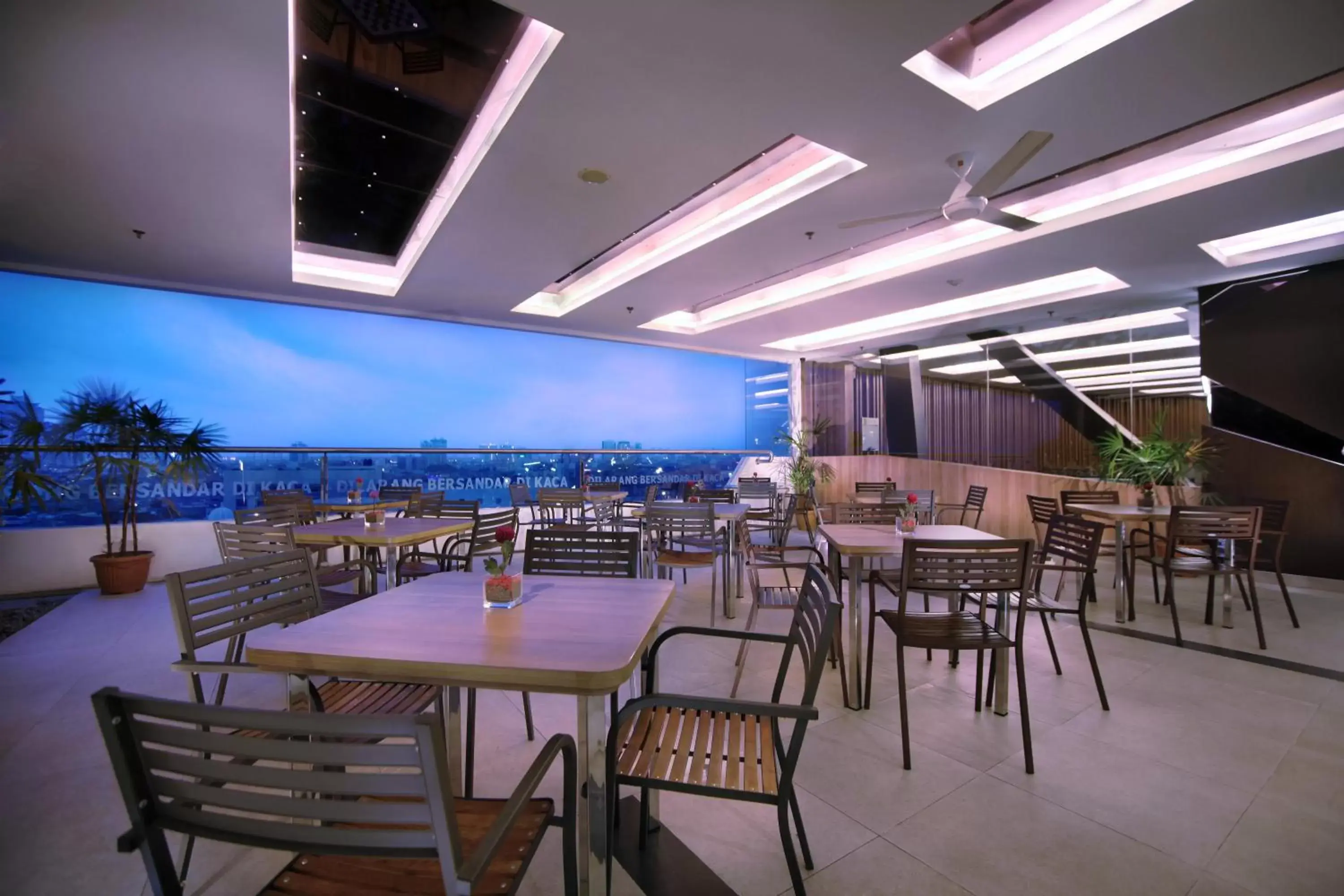 Restaurant/places to eat in favehotel LTC Glodok Restaurant/places to eat in favehotel LTC Glodok