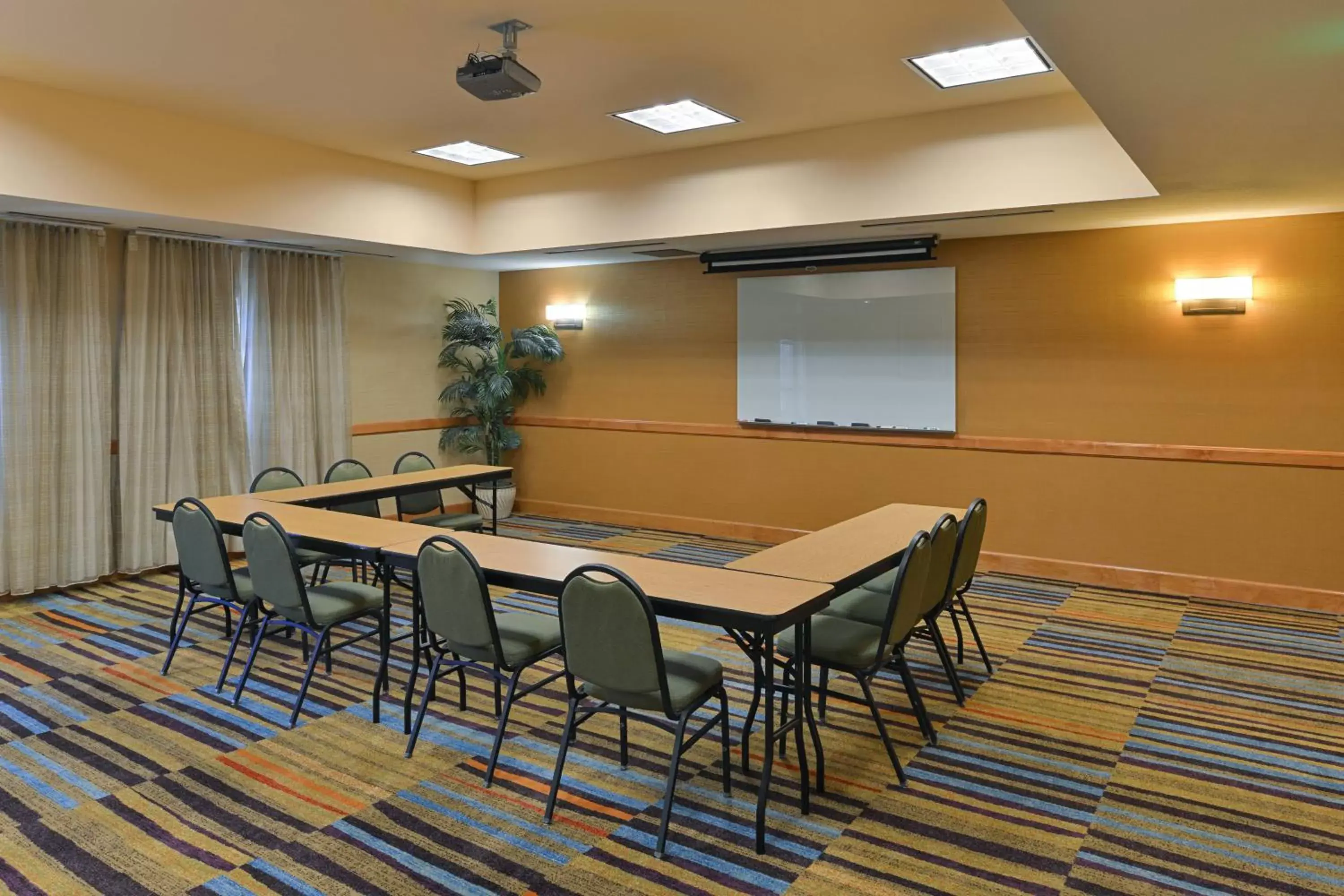 Meeting/conference room in Fairfield Inn and Suites by Marriott Elk Grove