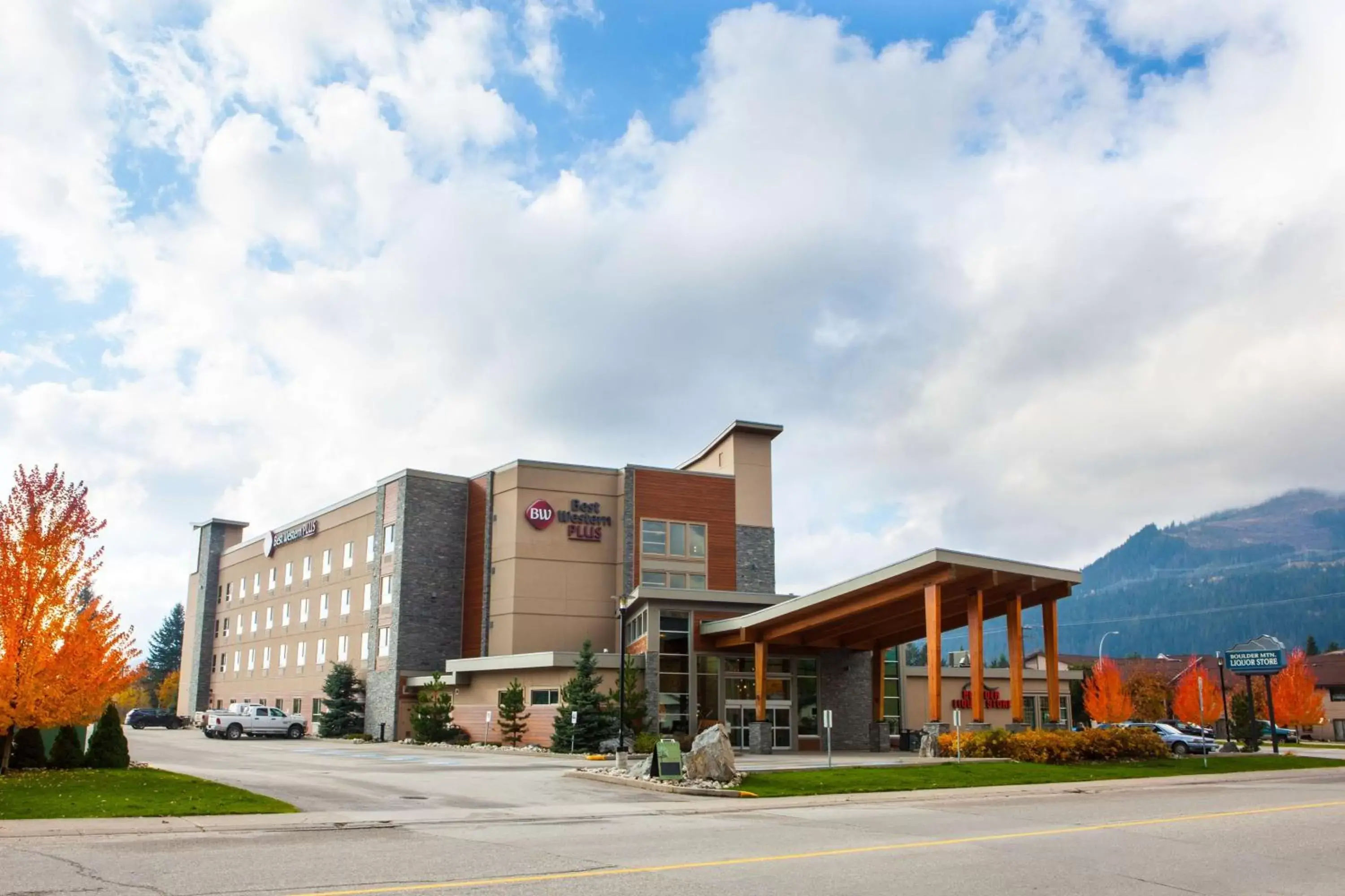 Property Building in Best Western Plus Revelstoke