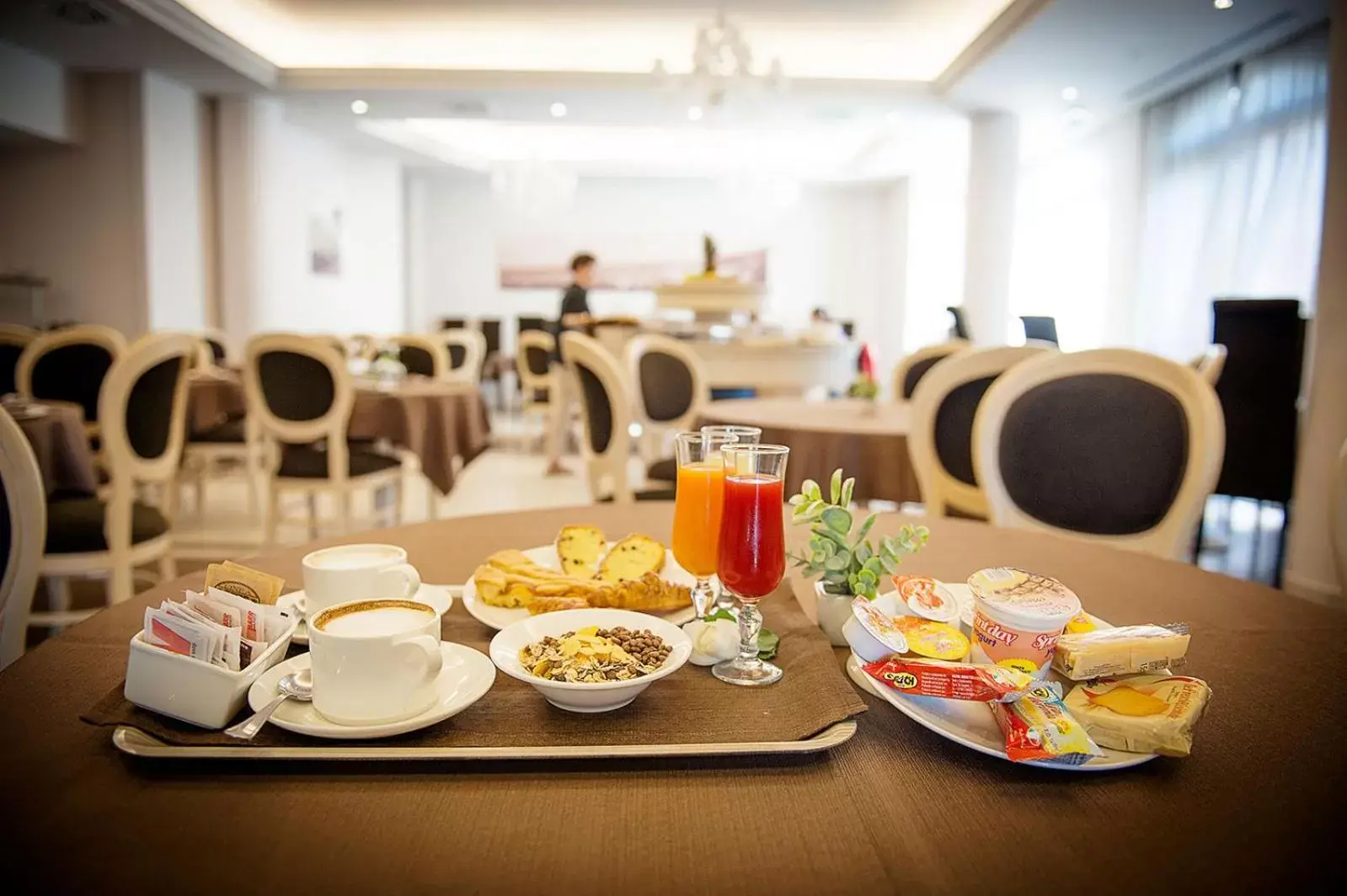 Breakfast, Restaurant/Places to Eat in Hotel Fini