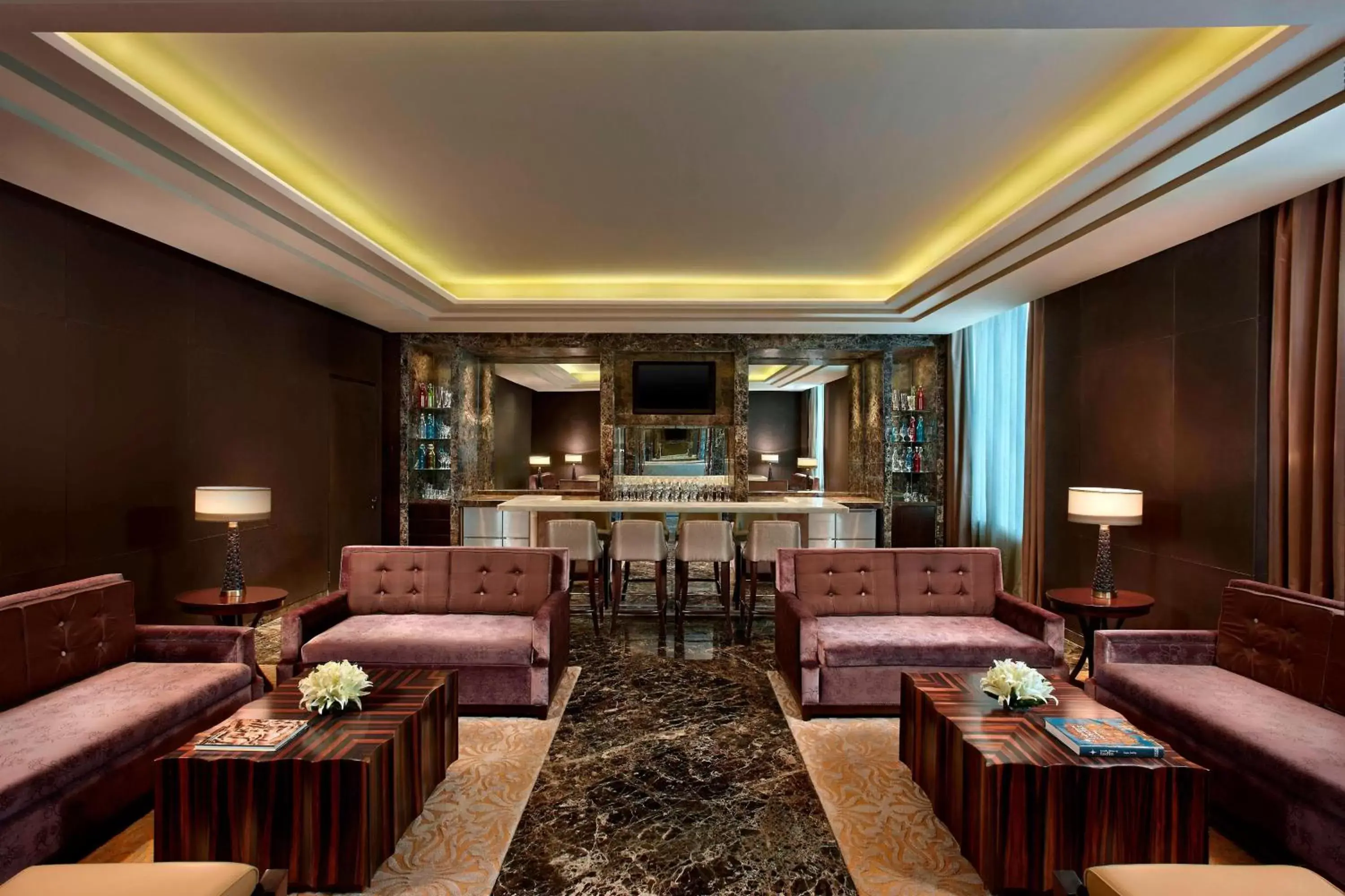 Lounge or bar, Restaurant/Places to Eat in ITC Grand Chola, a Luxury Collection Hotel, Chennai