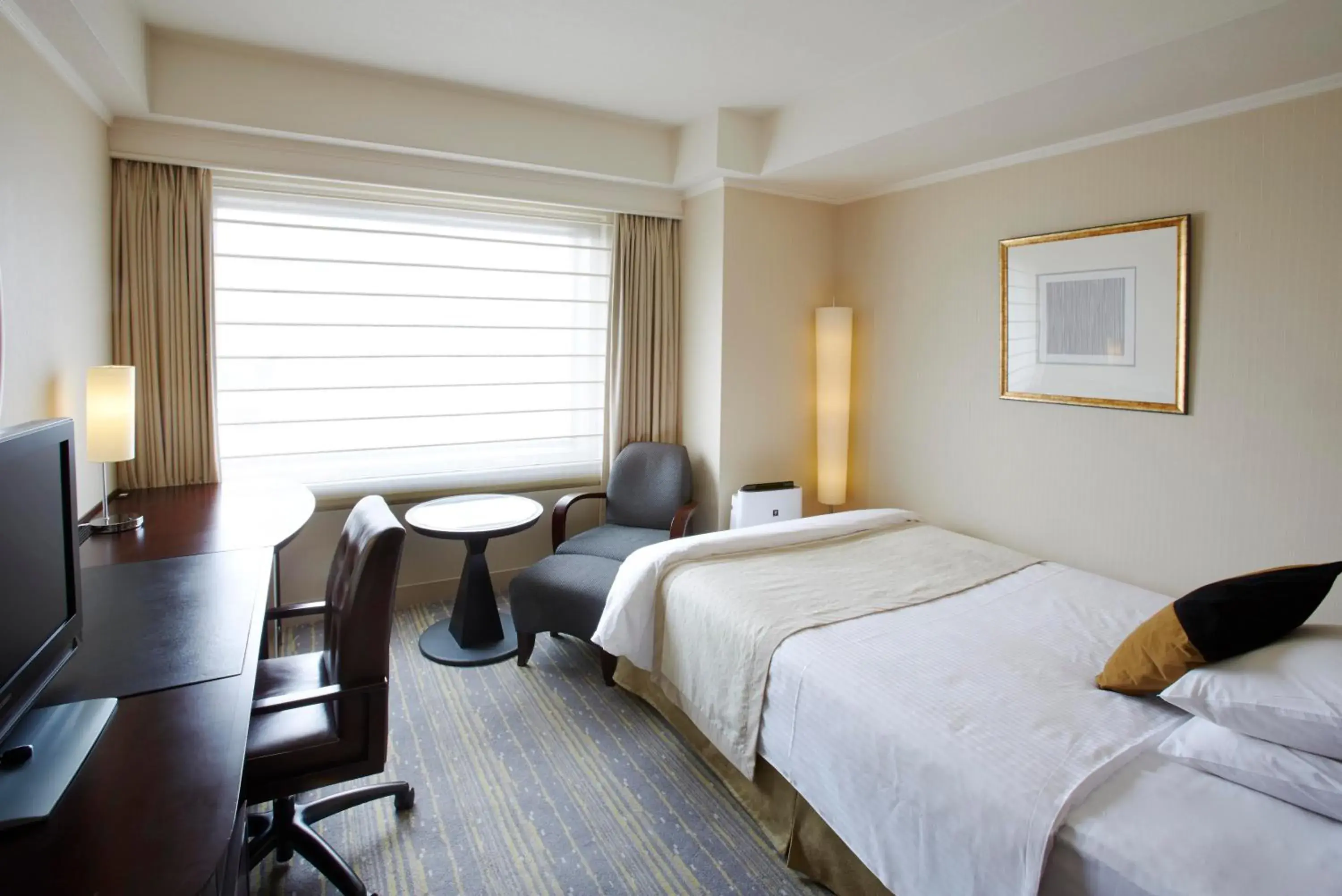 Single Room with Complimentary Breakfast - Executive Floor in Royal Park Hotel Single Room with Complimentary Breakfast - Executive Floor in Royal Park Hotel