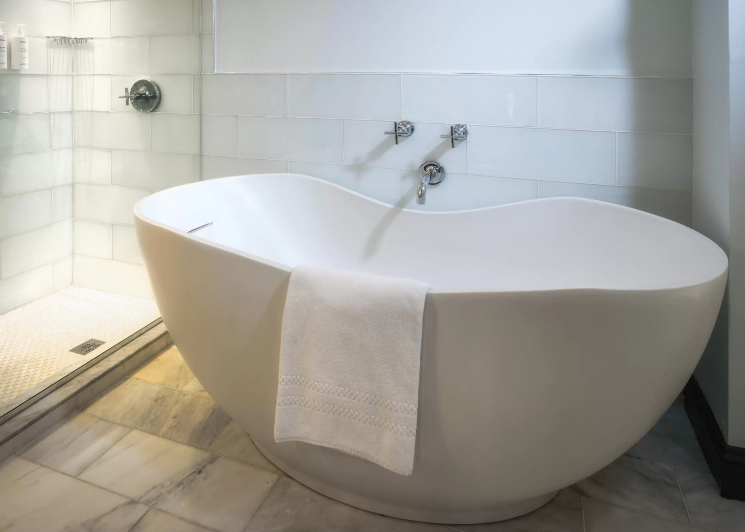 Bath in The Poppy Georgetown Guesthouse and Gardens